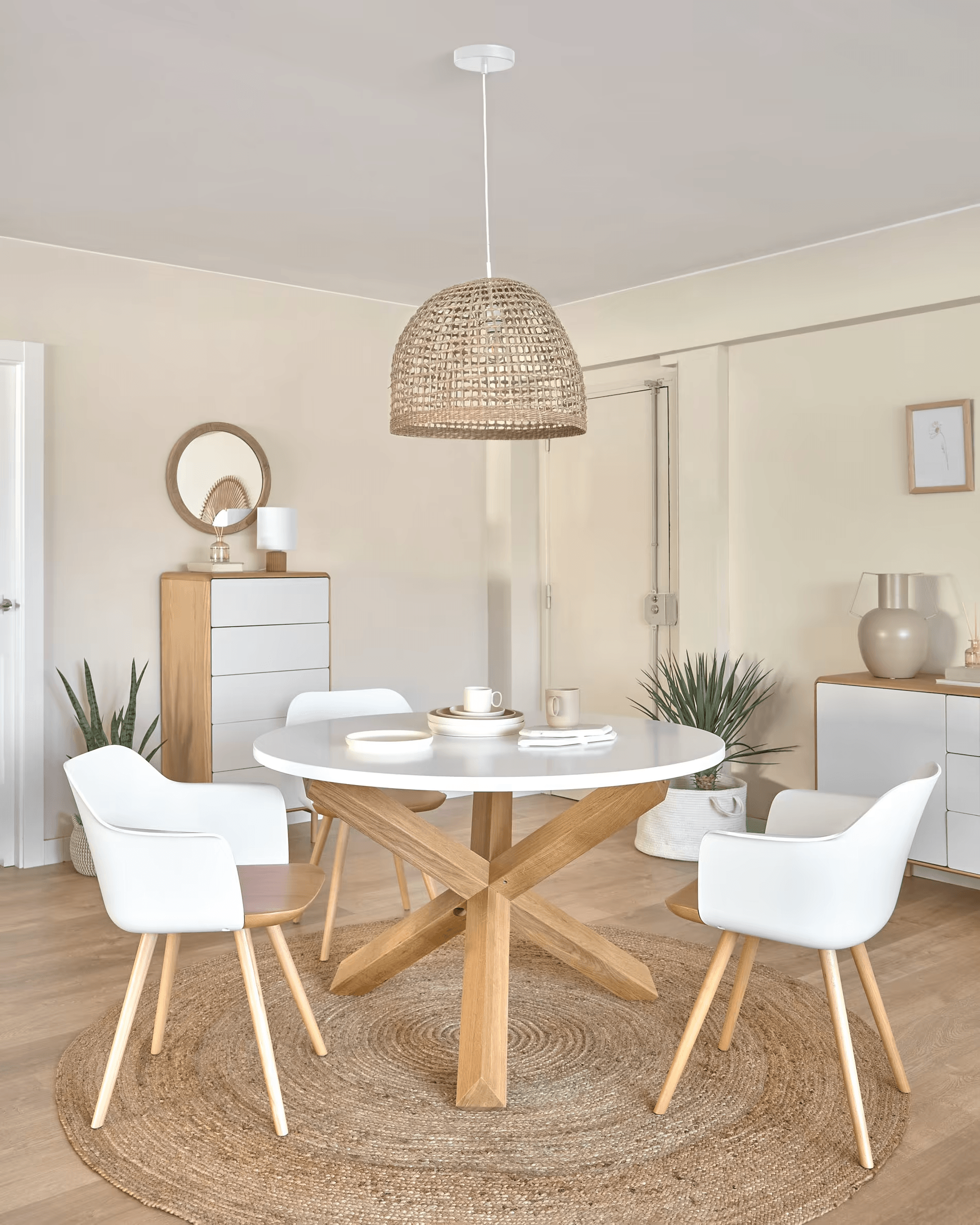 Stół LOTUS biały z drewnianą podstawą La Forma Eye on Design