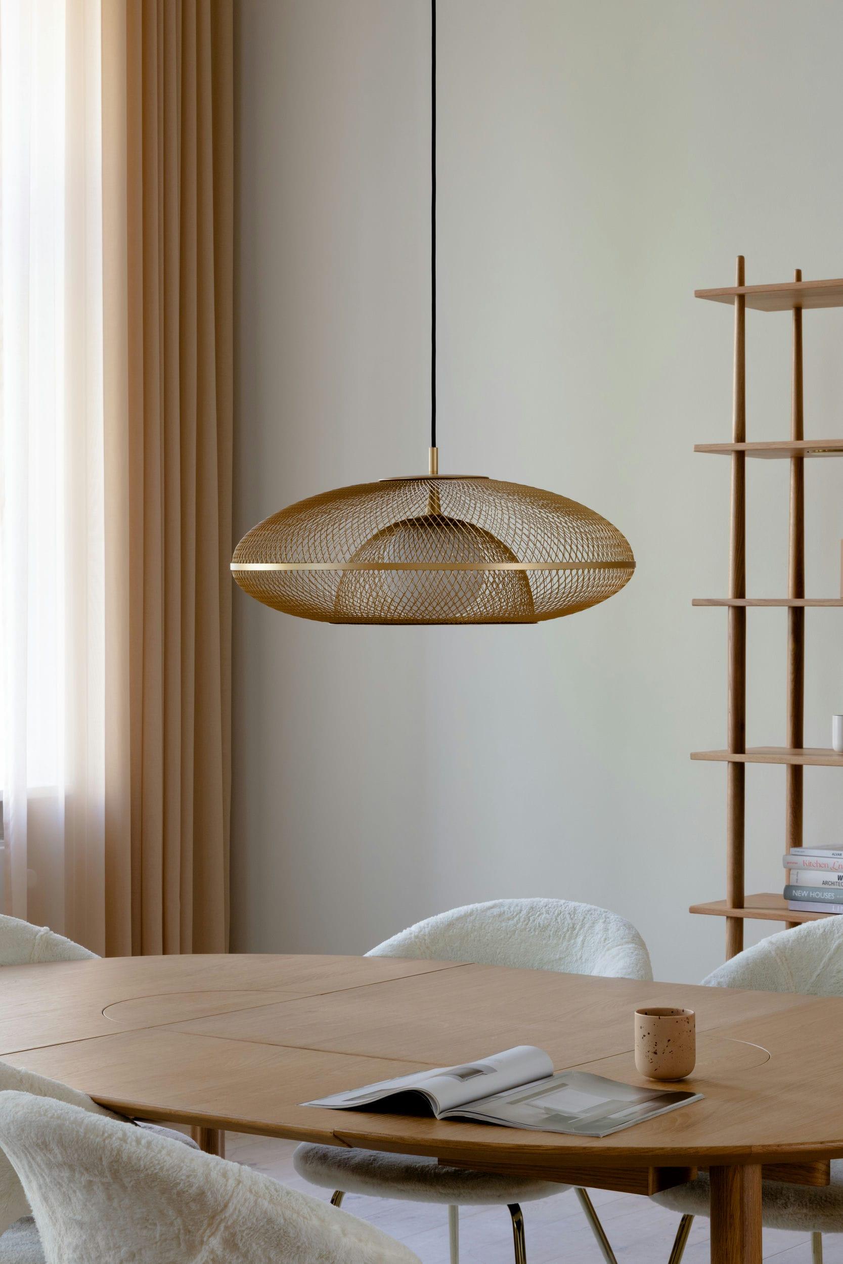 Stół rozkładany COMFORT CIRCLE WITH EXTENSION dębowy UMAGE Eye on Design