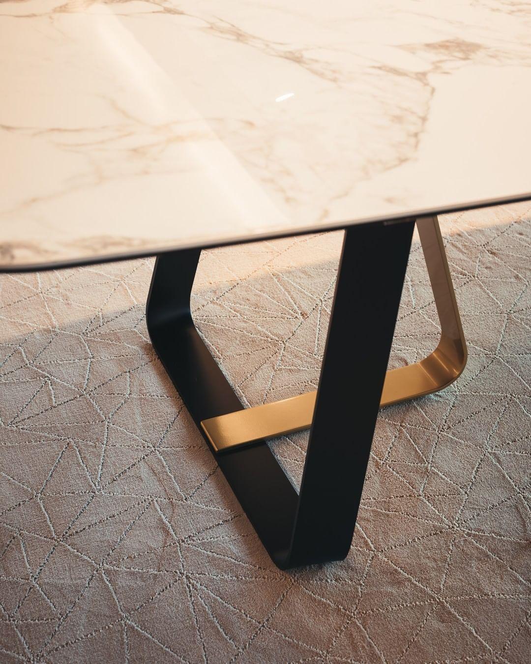 Stół SUNSHINE kremowy marmur Calligaris Eye on Design
