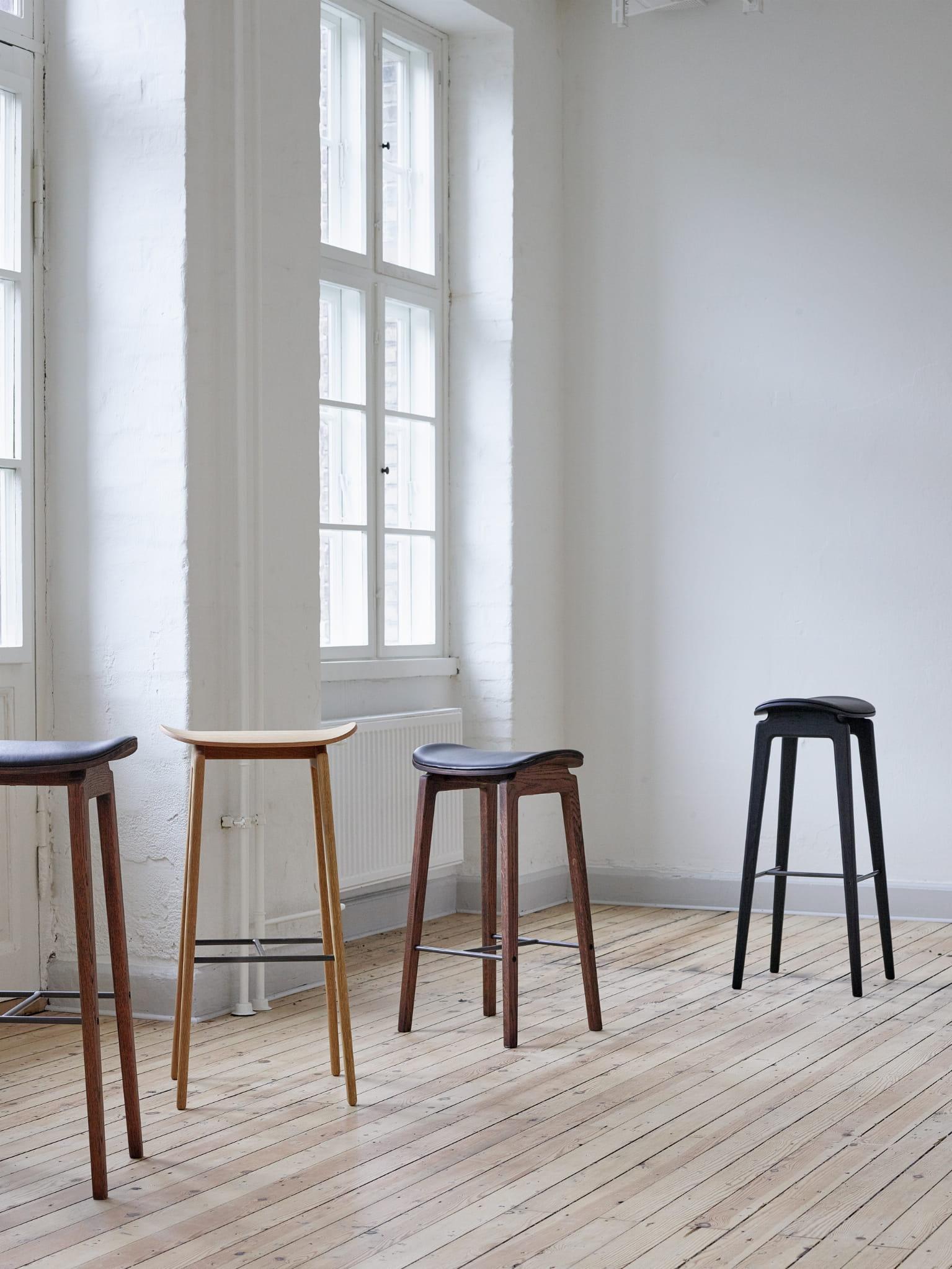 Stołek barowy NY11 dębowy NORR11 Eye on Design