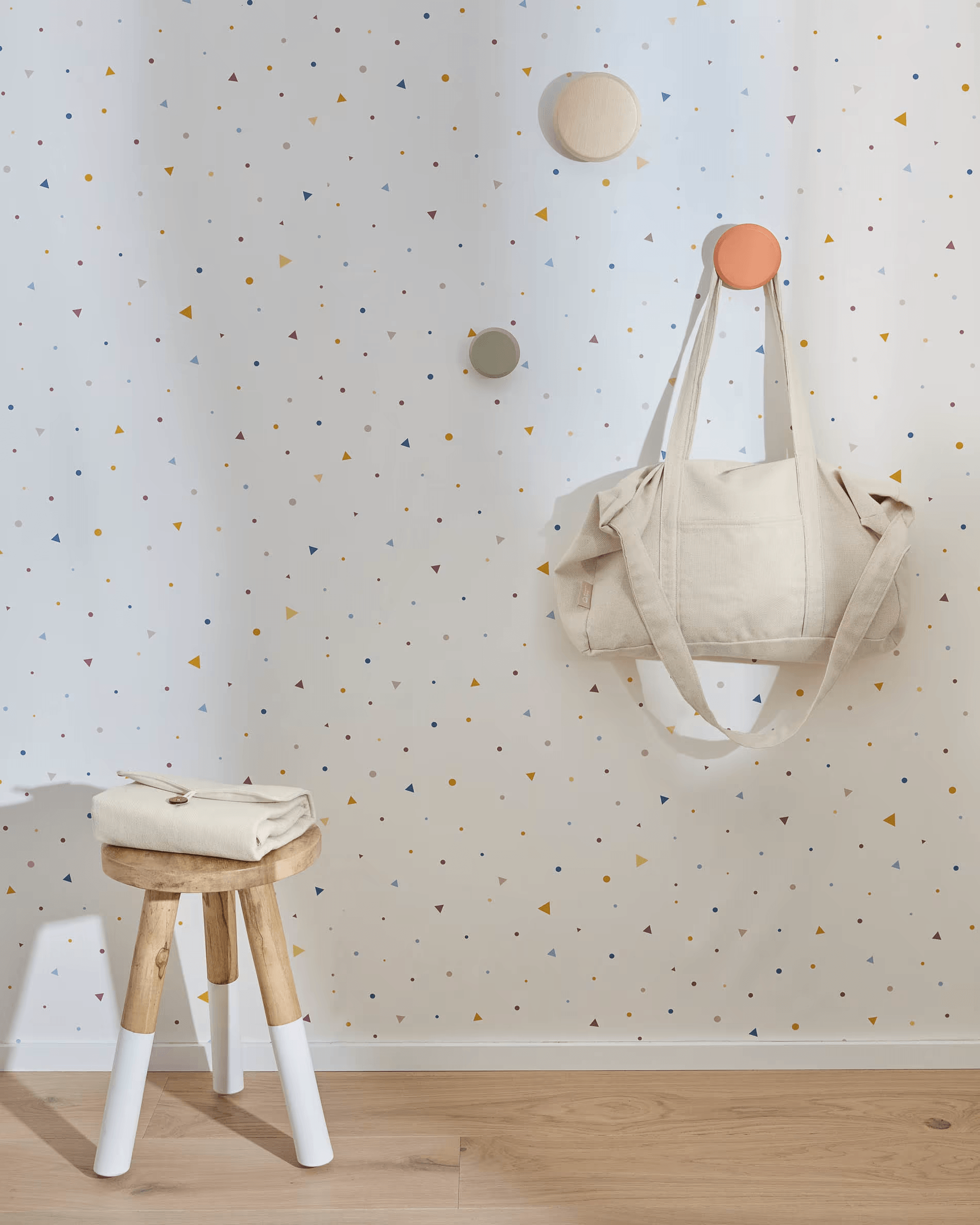 Stołek BROCSY lite drewno La Forma Eye on Design
