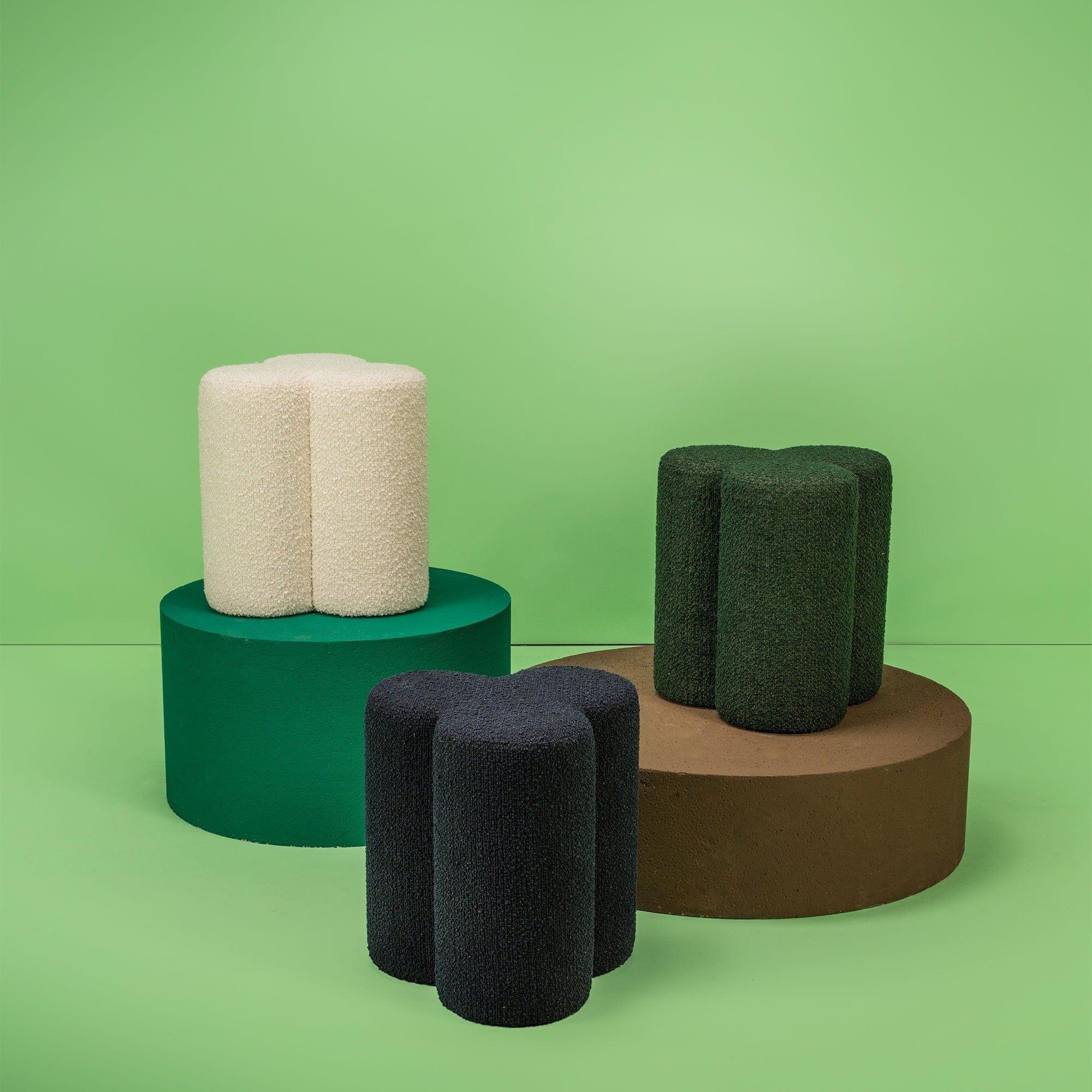 Stołek w tkaninie boucle CLOVER beżowy Pols Potten Eye on Design