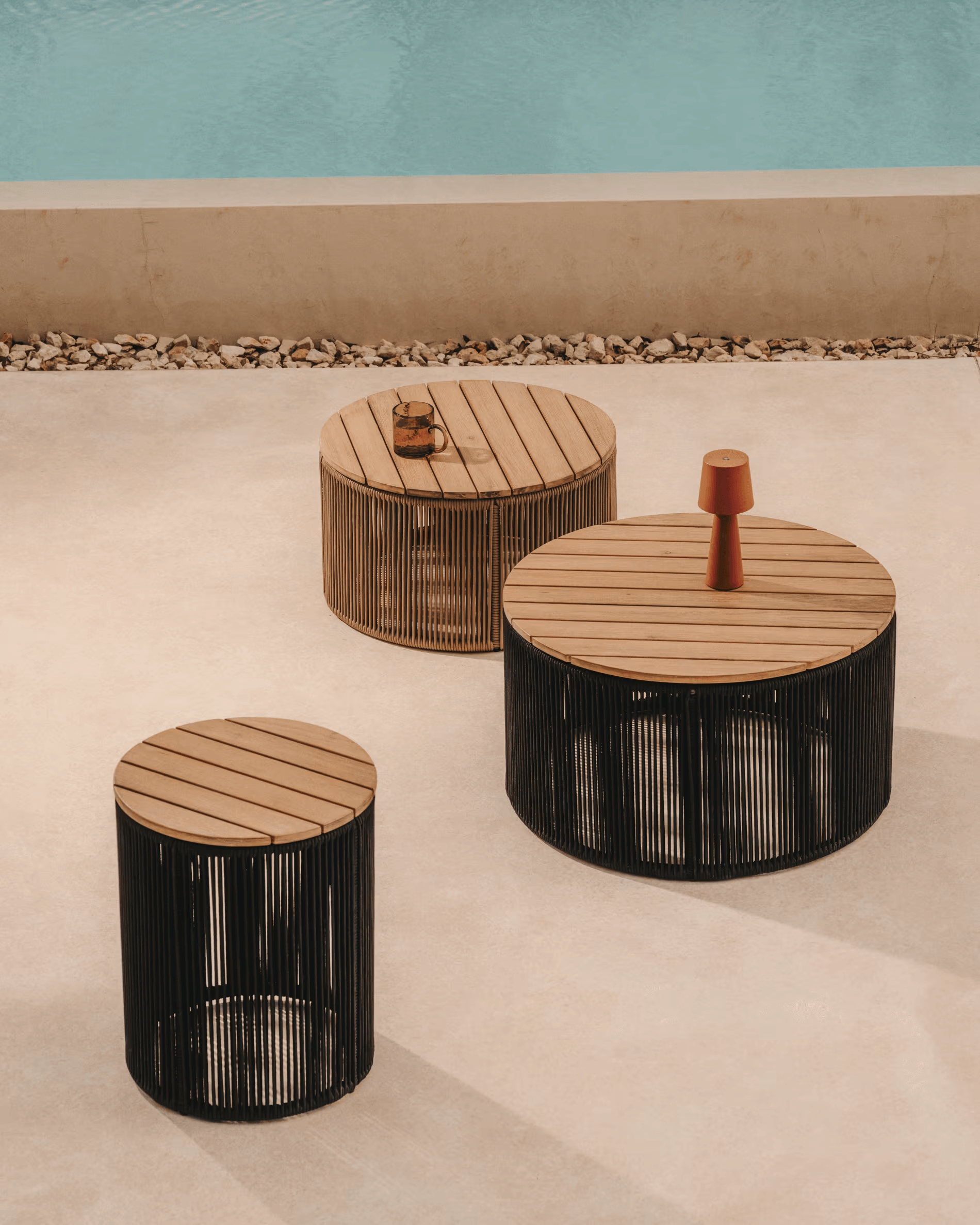 Stolik kawowy zewnętrzny DANDARA drewno akacjowe La Forma Eye on Design
