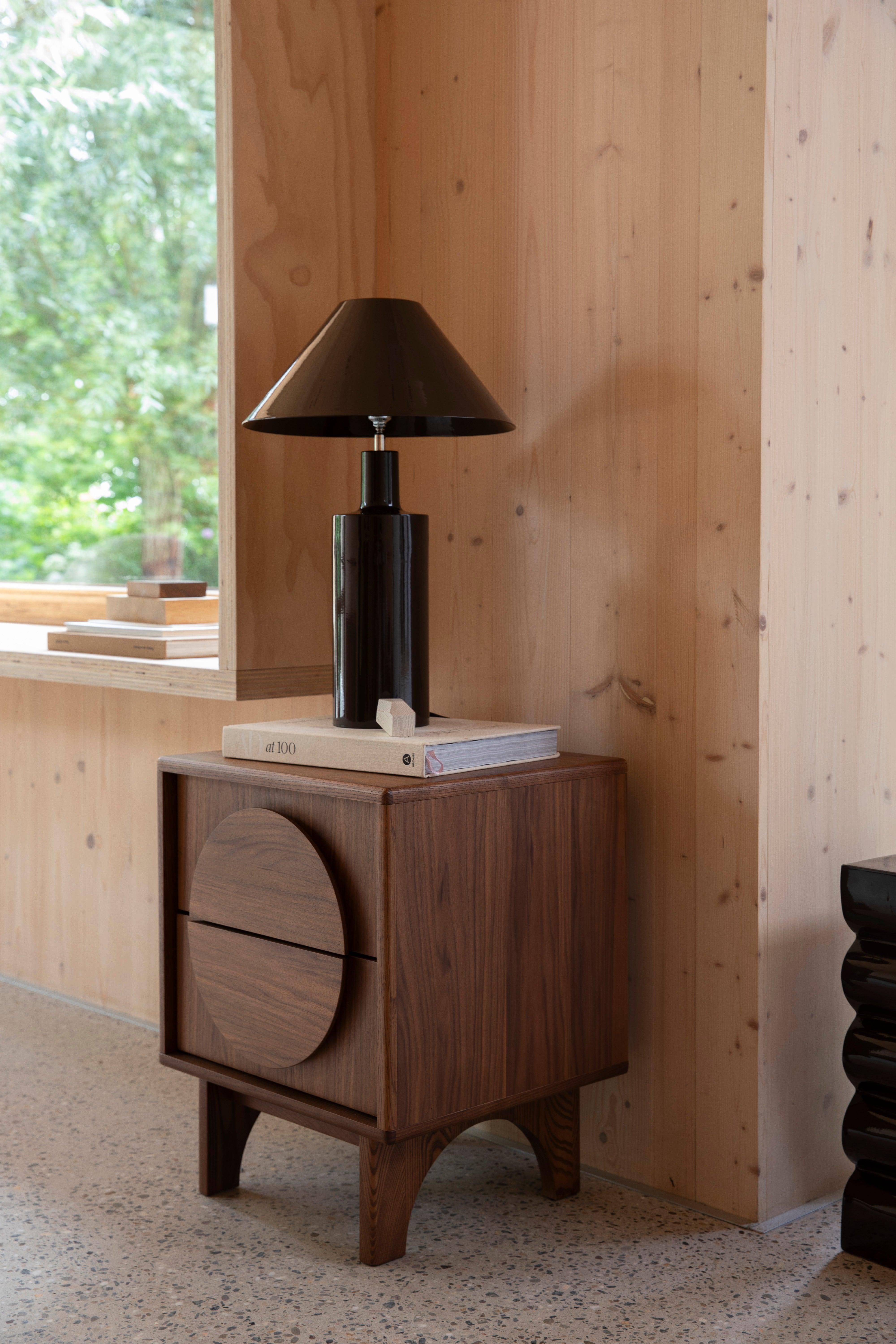 Szafka nocna GROOVE orzech Zuiver Eye on Design