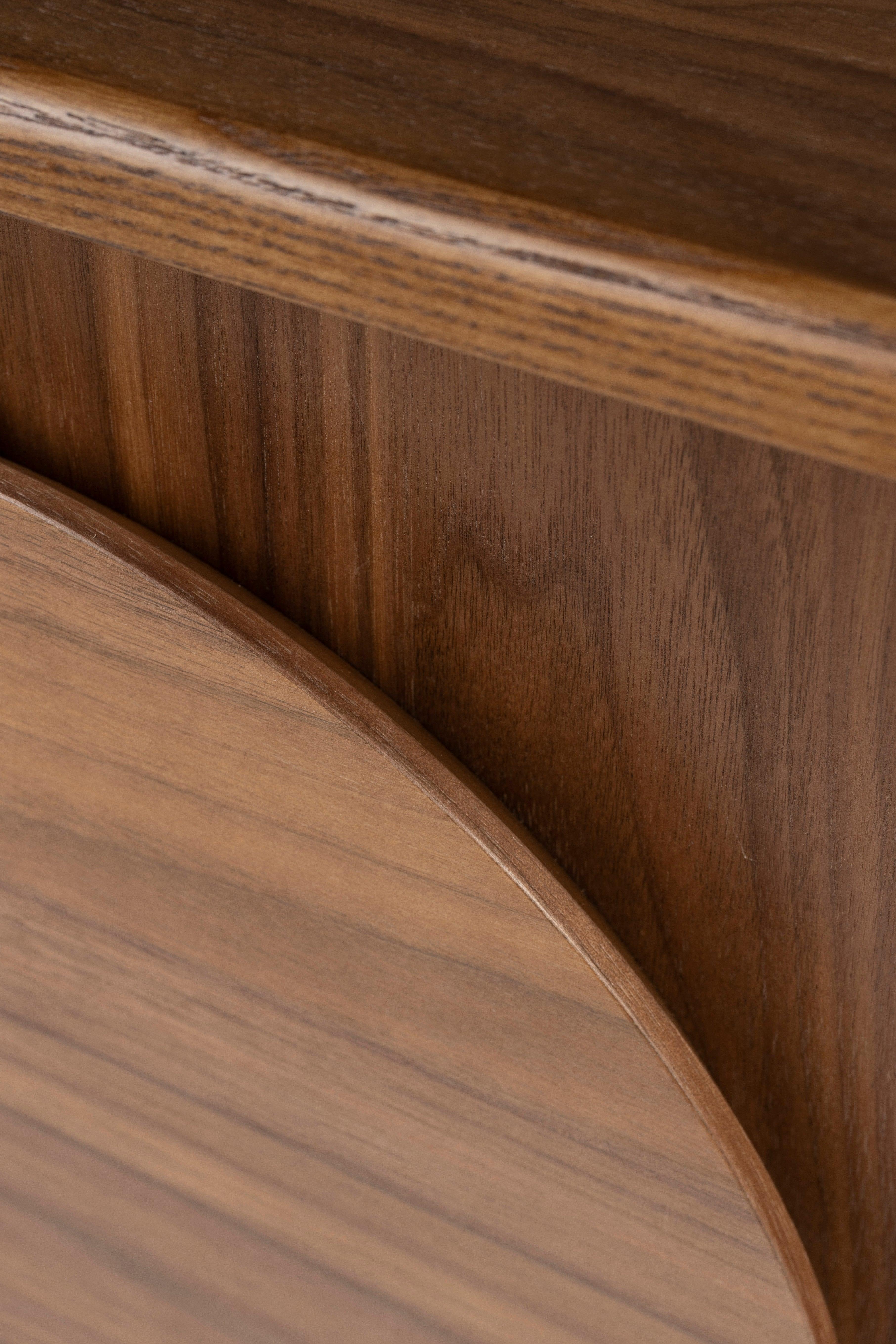 Szafka nocna GROOVE orzech Zuiver Eye on Design