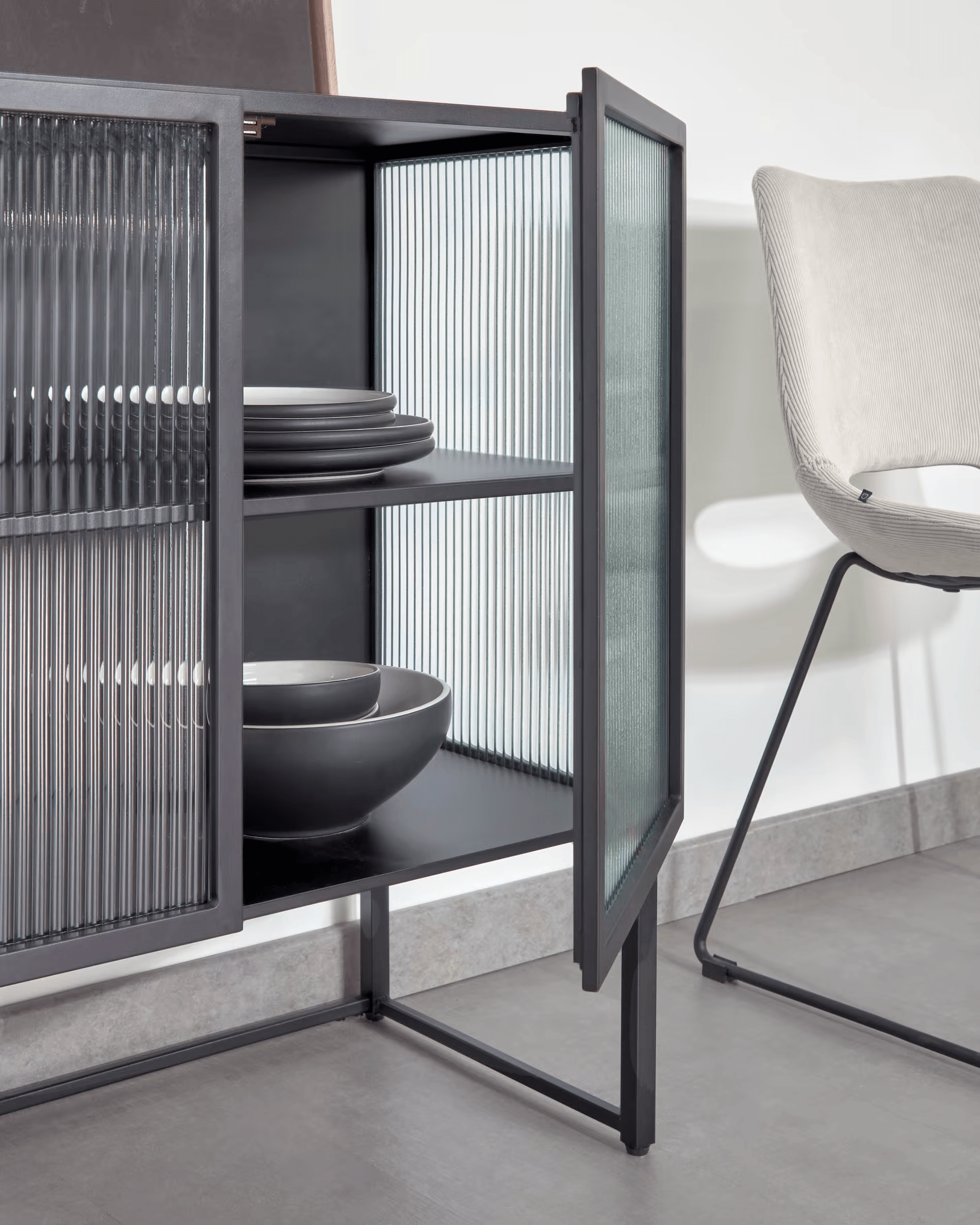 Szafka TRIXIE czarny La Forma Eye on Design