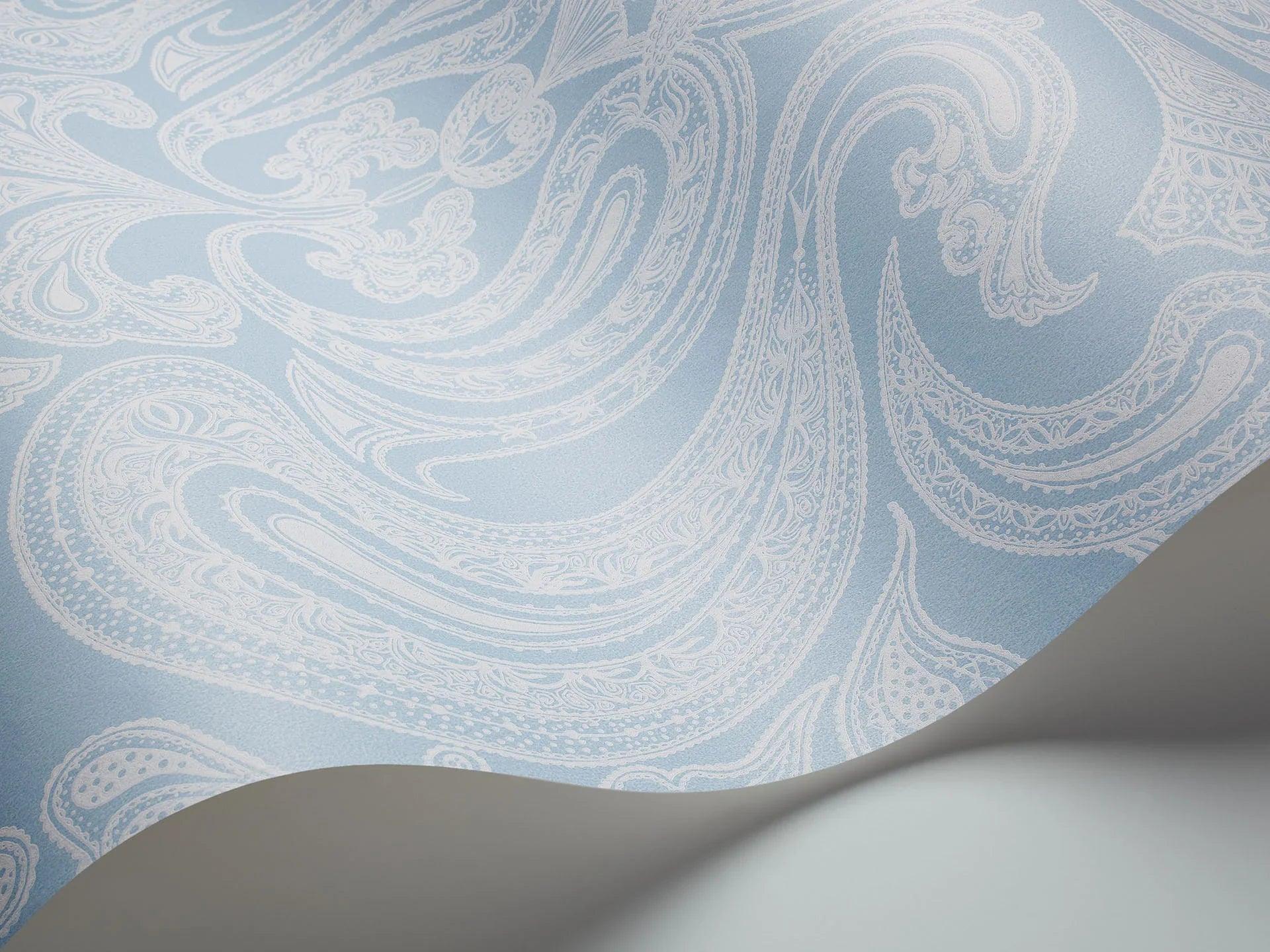 Tapeta CONTEMPORARY RESTYLED - Malabar kreda na niebieskim Cole & Son Eye on Design