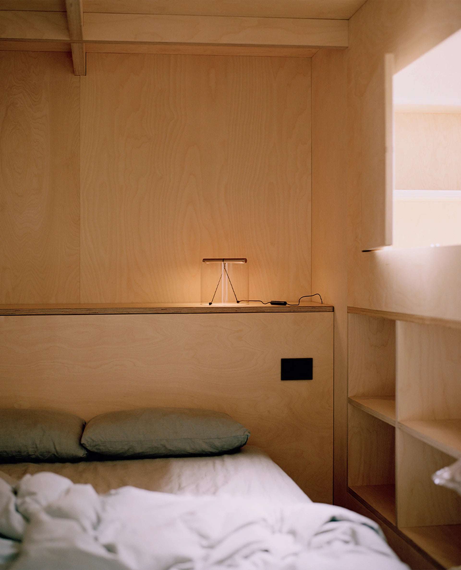 TO-TIE Glass Table Lamp