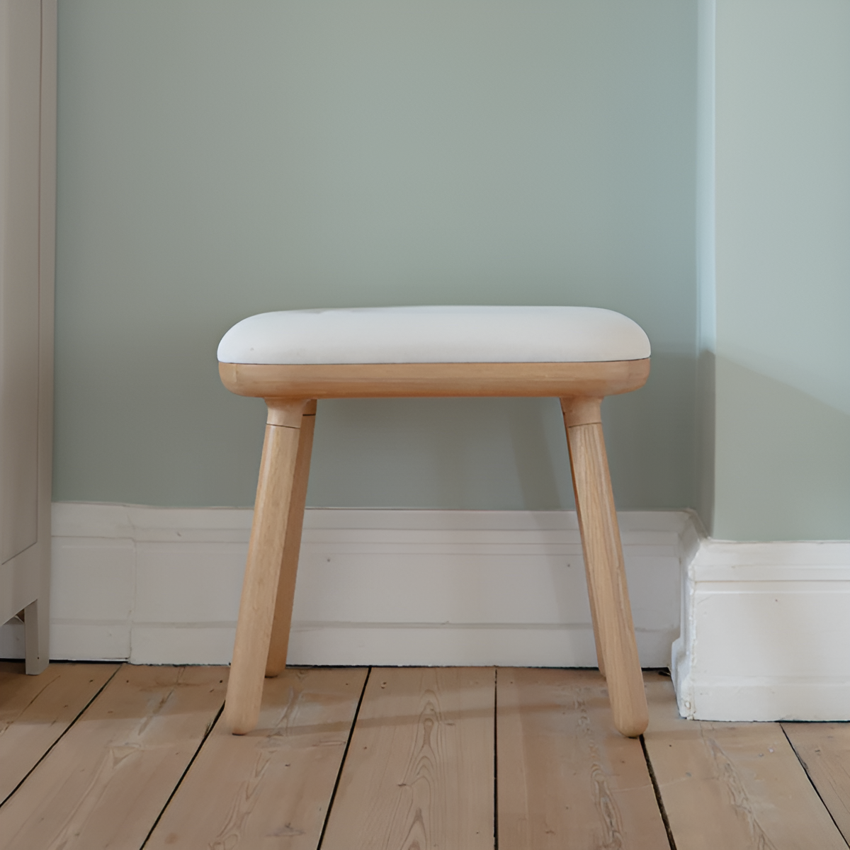 PAFF stool broken white with oak base