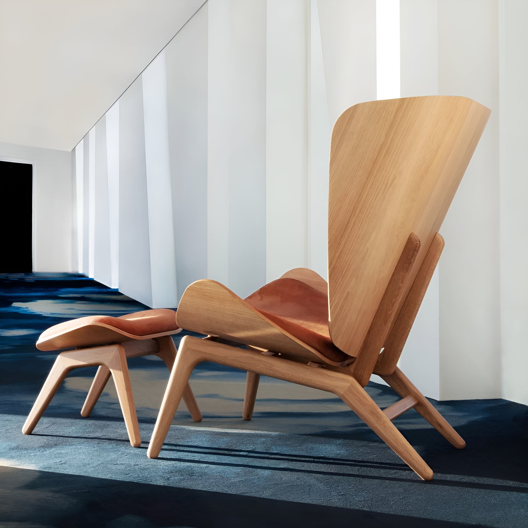 READER footrest cognac leather with oak base