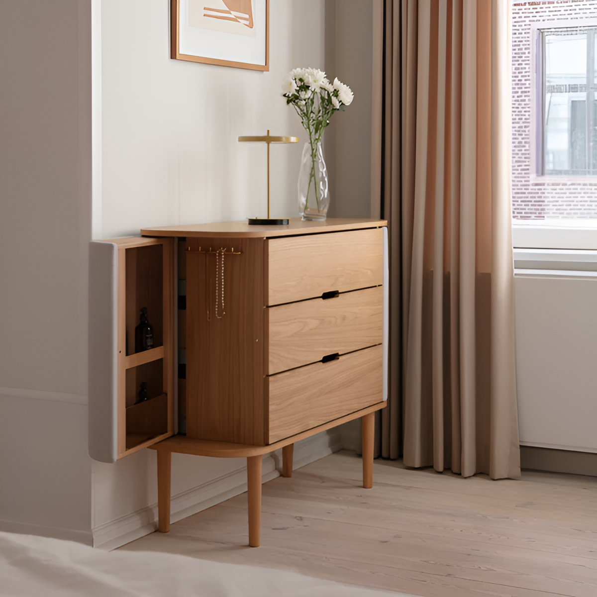 Schrank TREASURES sandfarben mit Eichenbasis