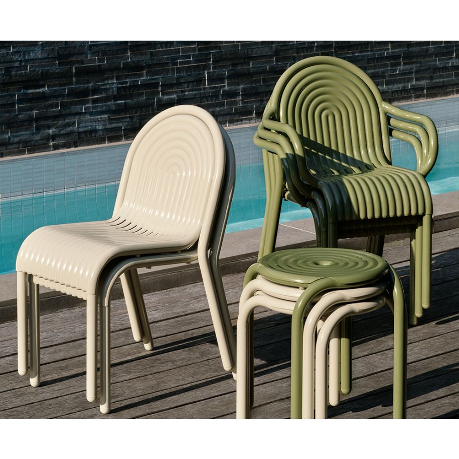Chair with armrests outer groove broken white