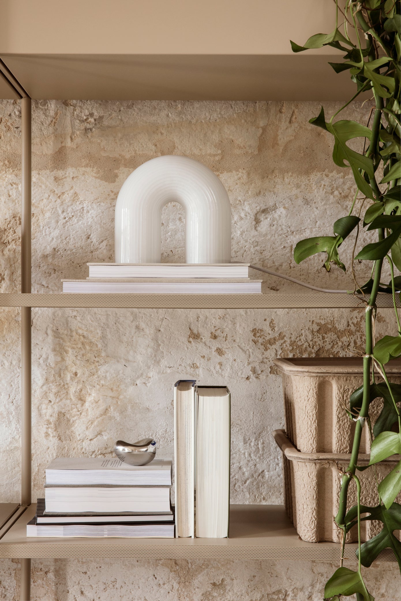 Table lamp VUELTA Milk glass