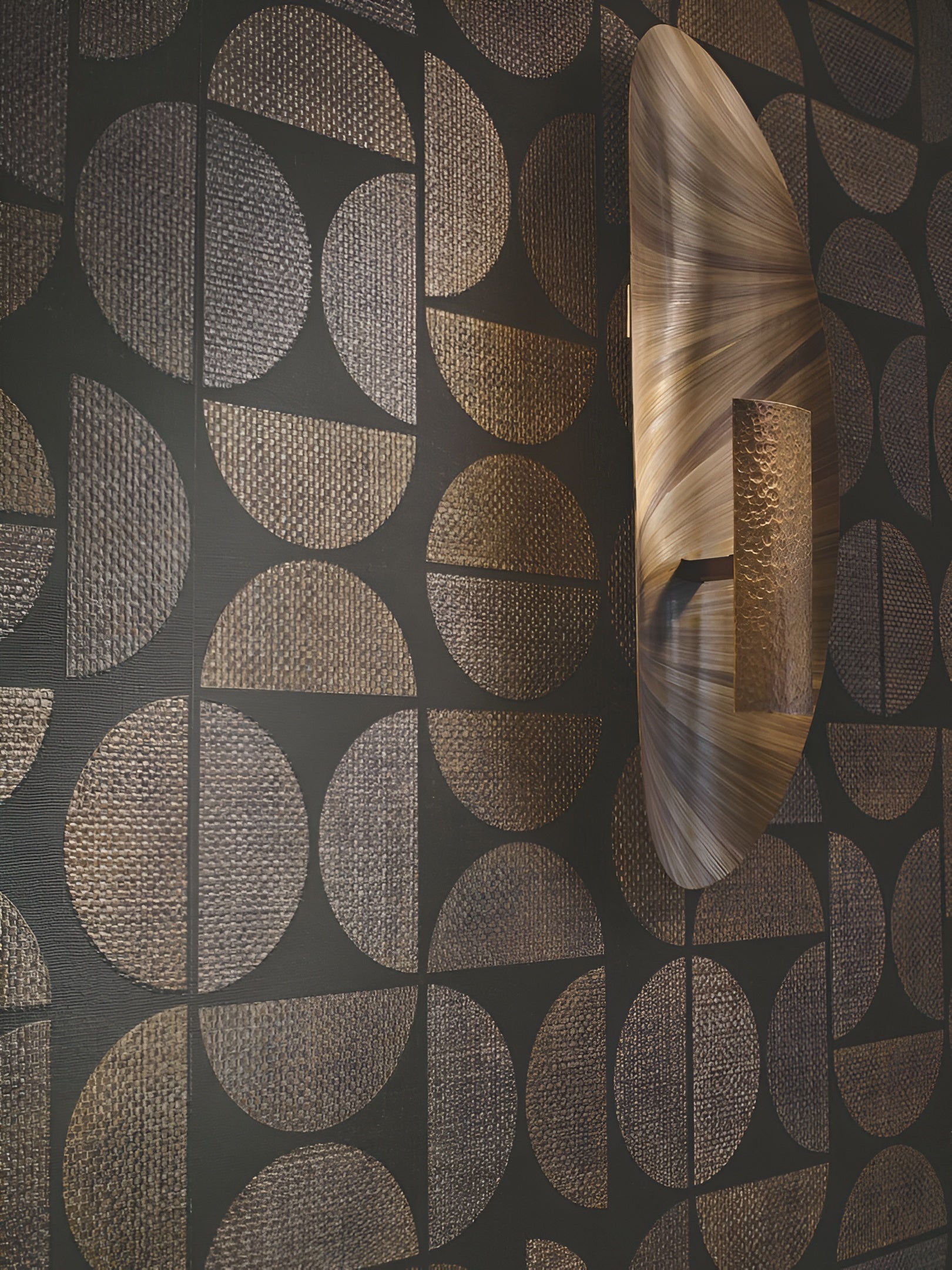 Structural vinyl wallpaper with geometric pattern DUALIS - ÉBÈNE brown