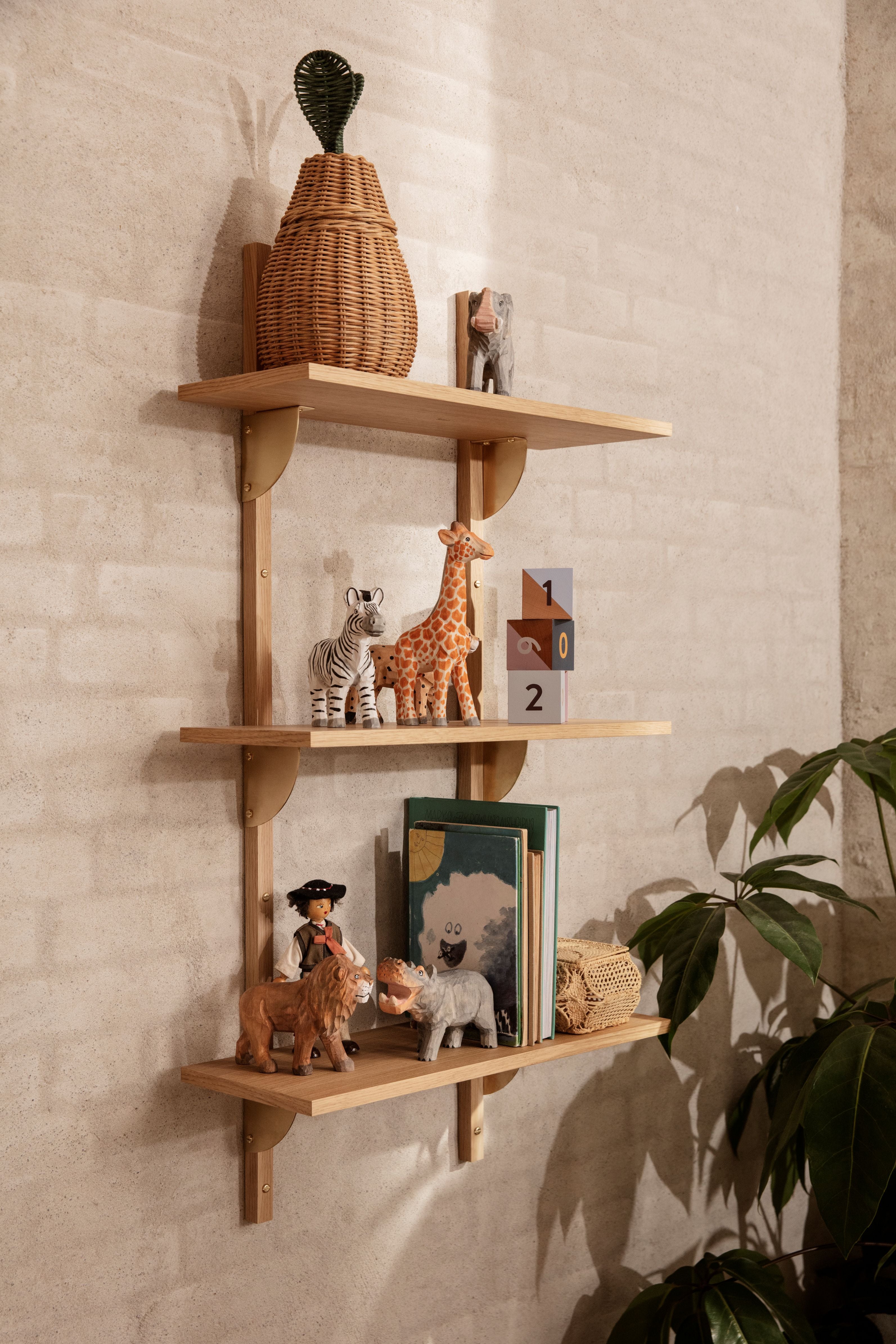 SECTOR TRIPLE NARROW shelf in oak veneer with a brass finish