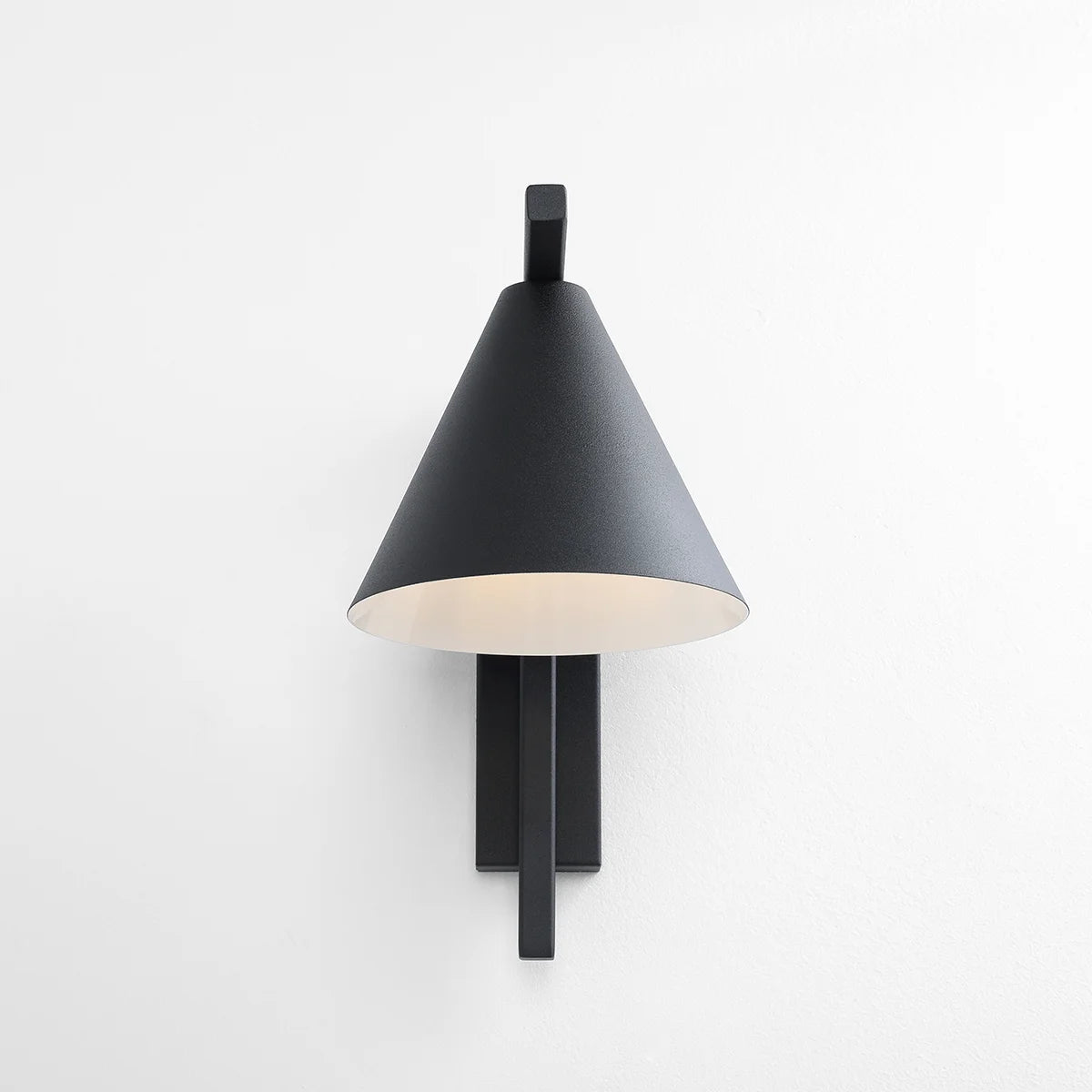 FORM schwarze Wandleuchte