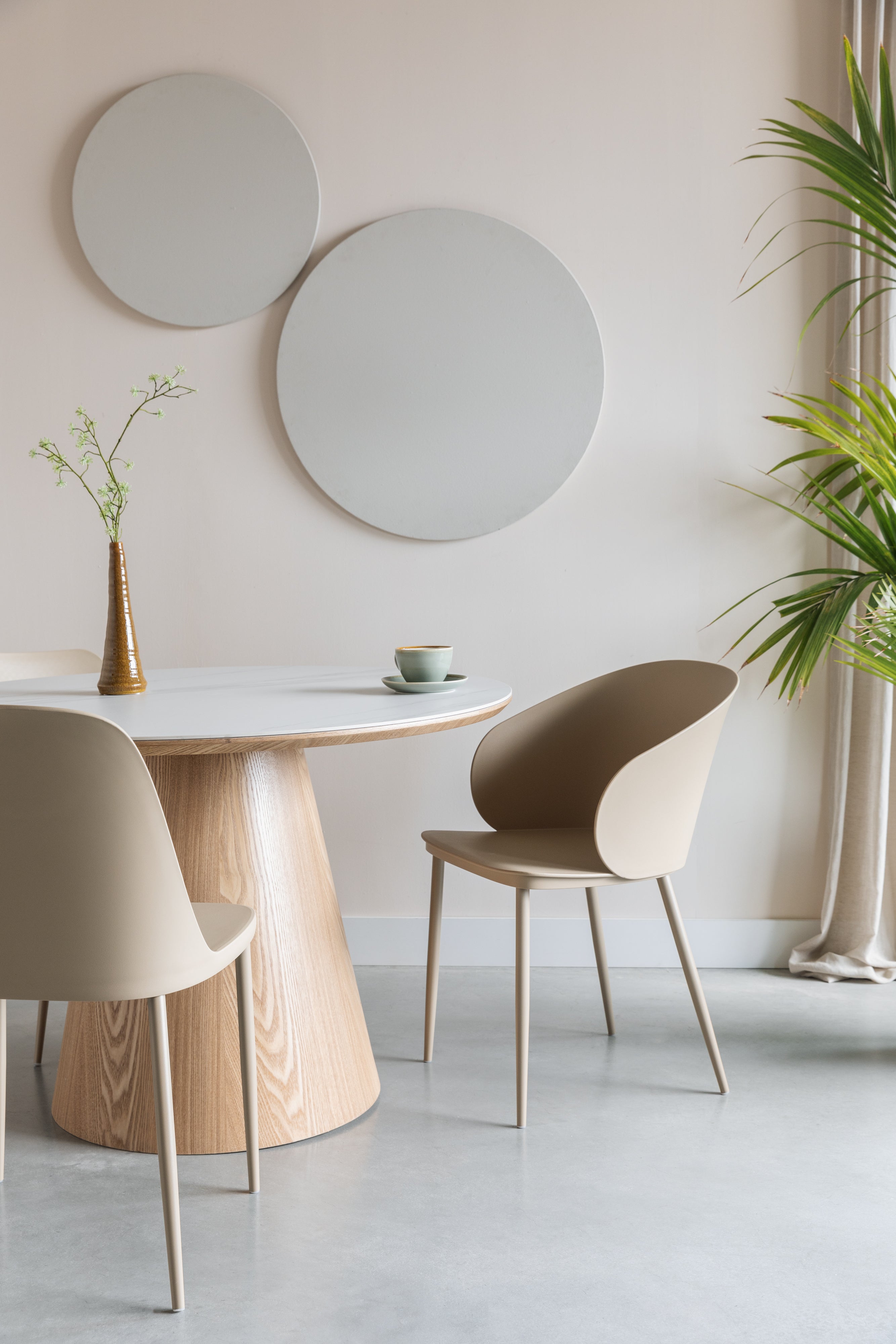 ALMIRA round table oak veneer