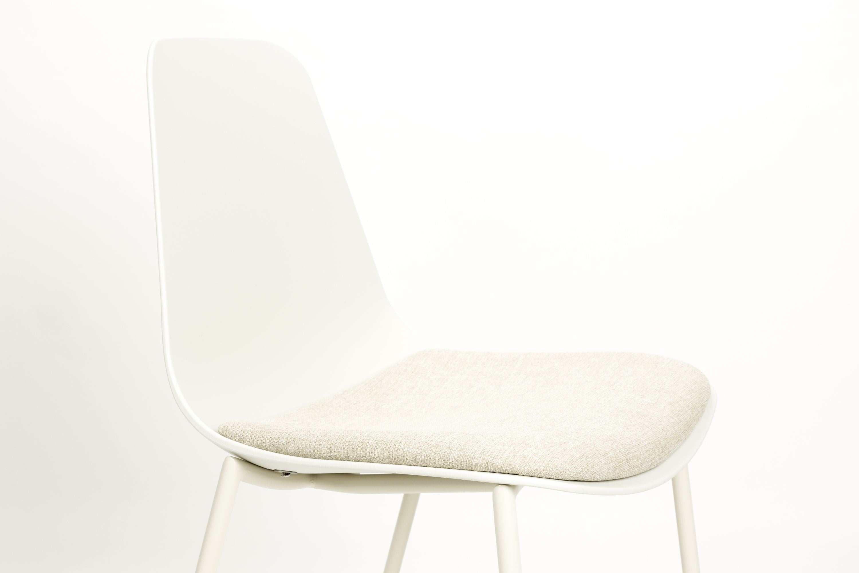 Jeffrey chair broken white