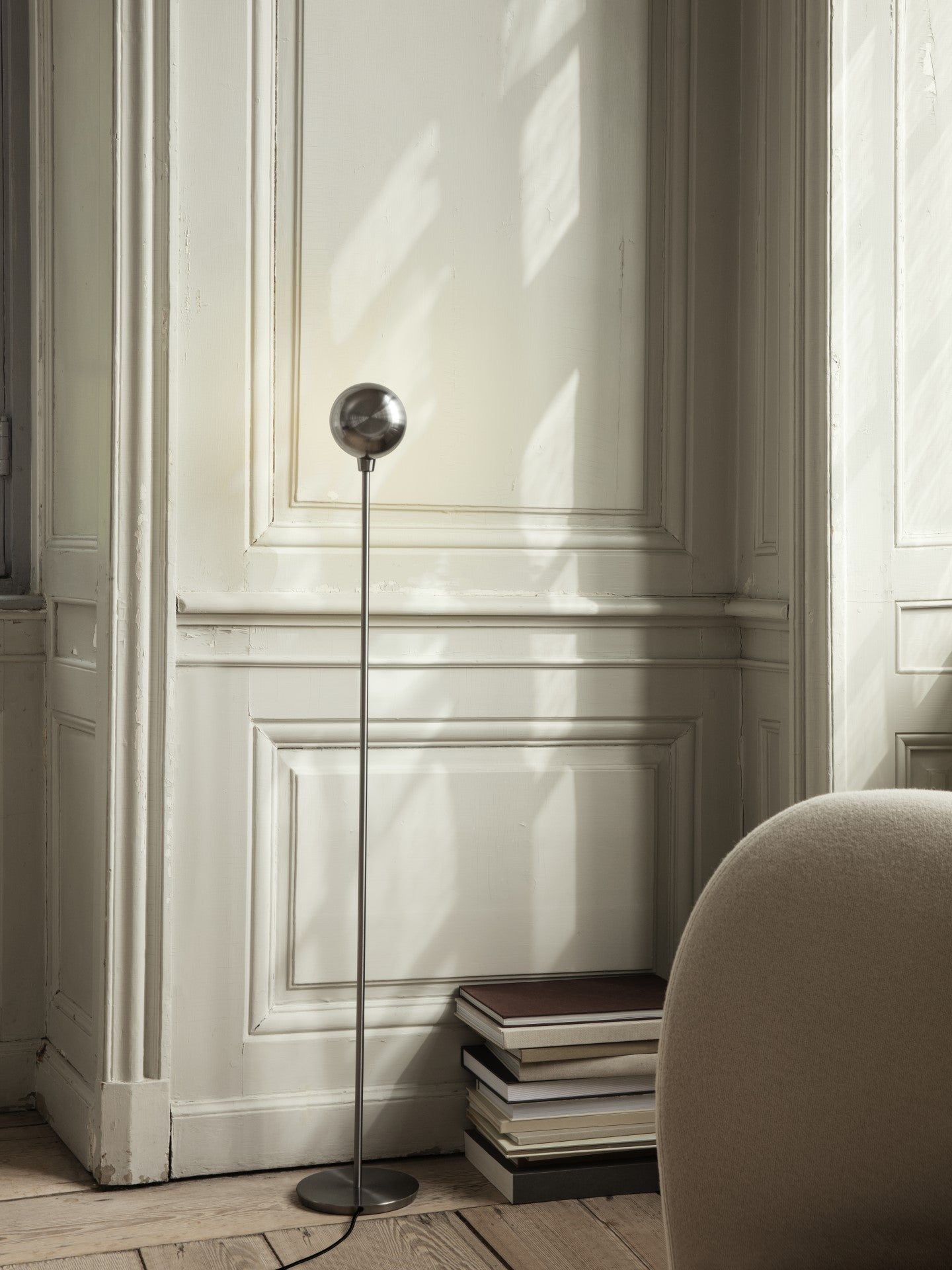 Silberne winzige Stehlampe