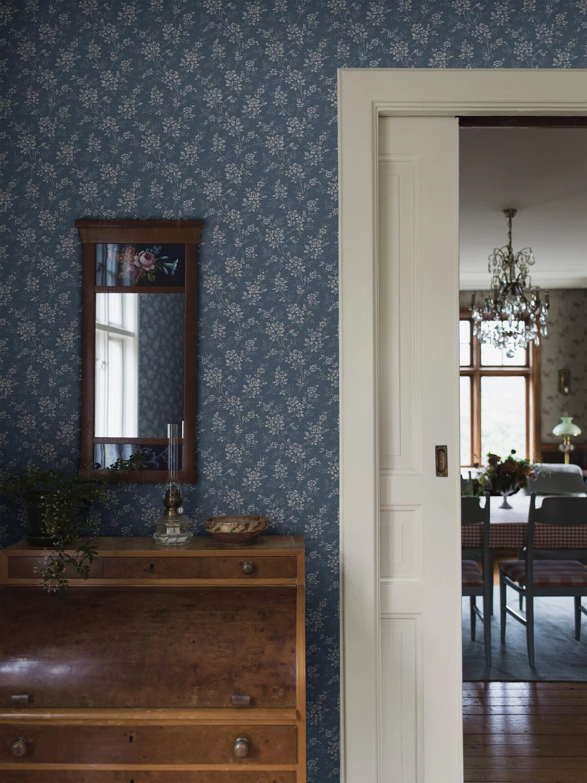 Wallpaper with floral pattern HIP ROSE blue