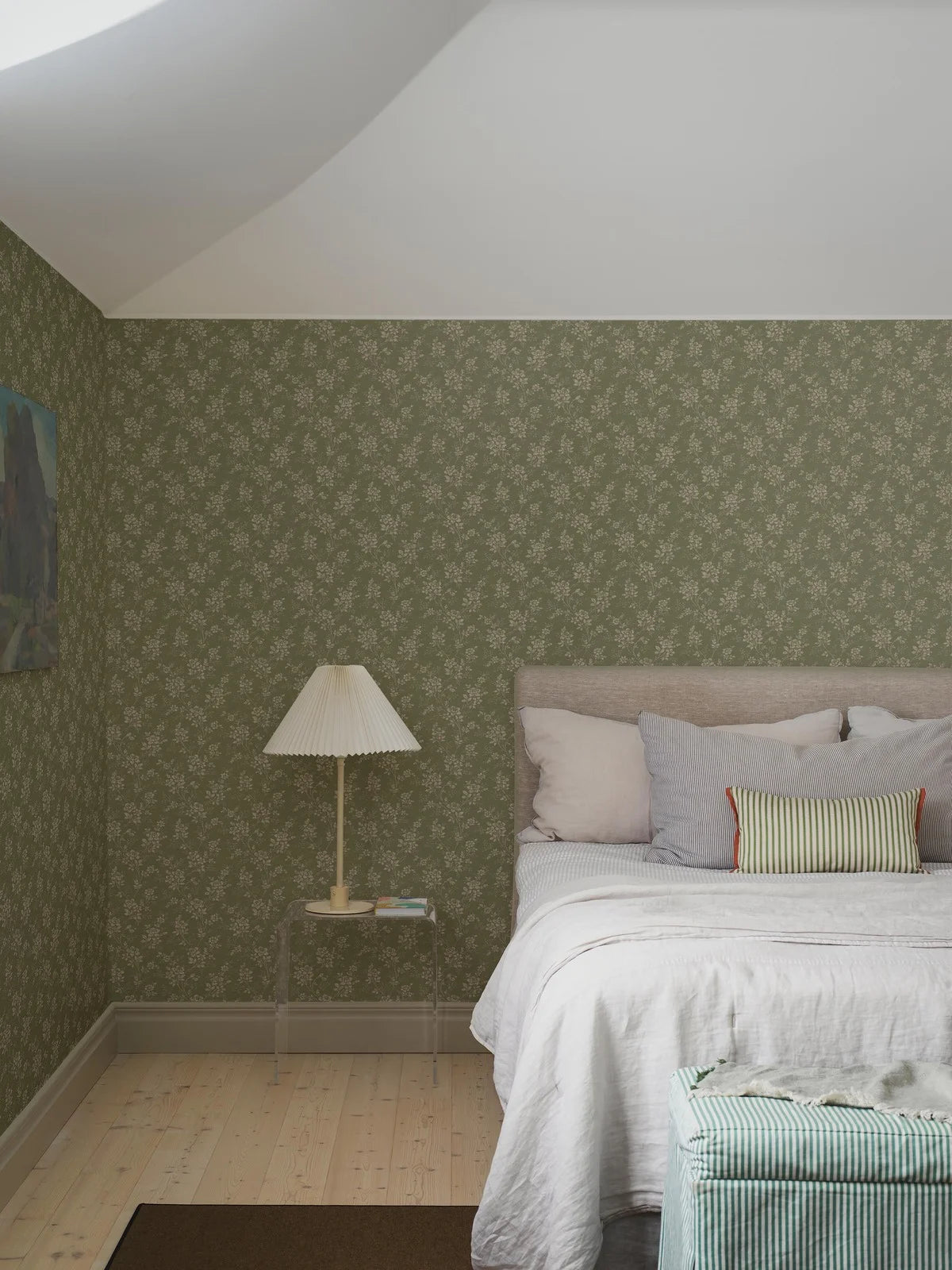 Wallpaper with a floral pattern HIP ROSE green