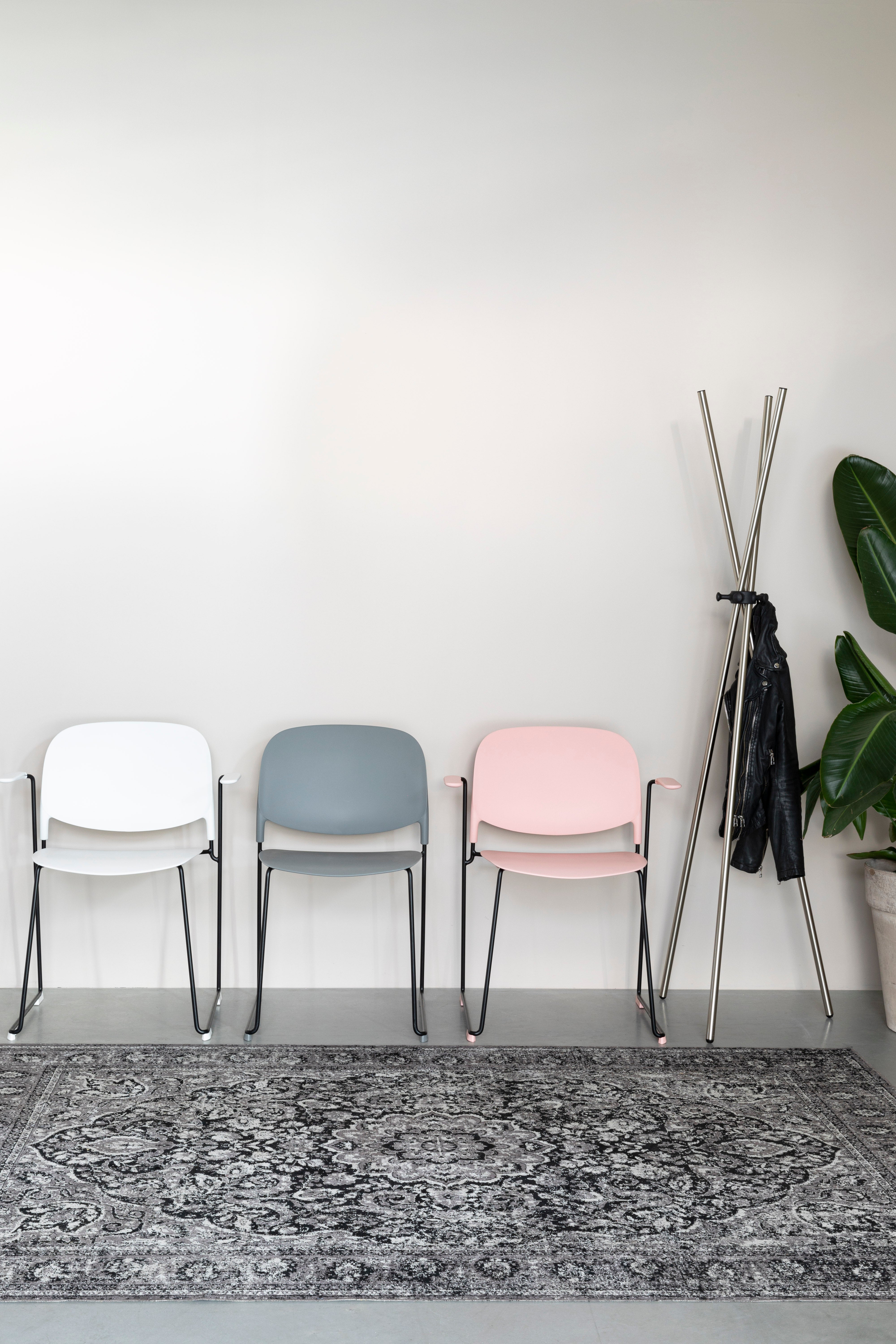STACKS chair pink with black base