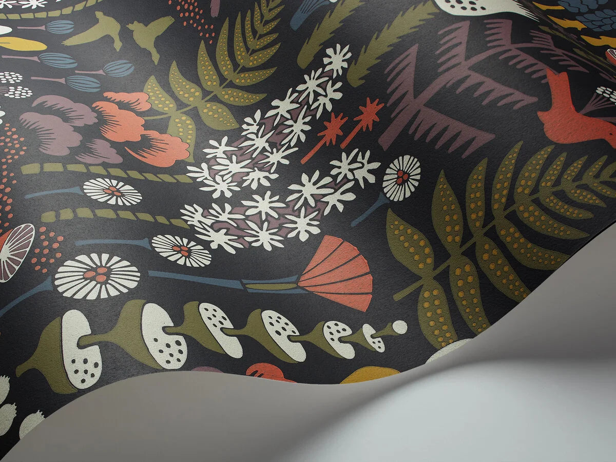 Non-woven paper wallpaper with a botanical pattern HANNA WERNING HOPPMOSSE black