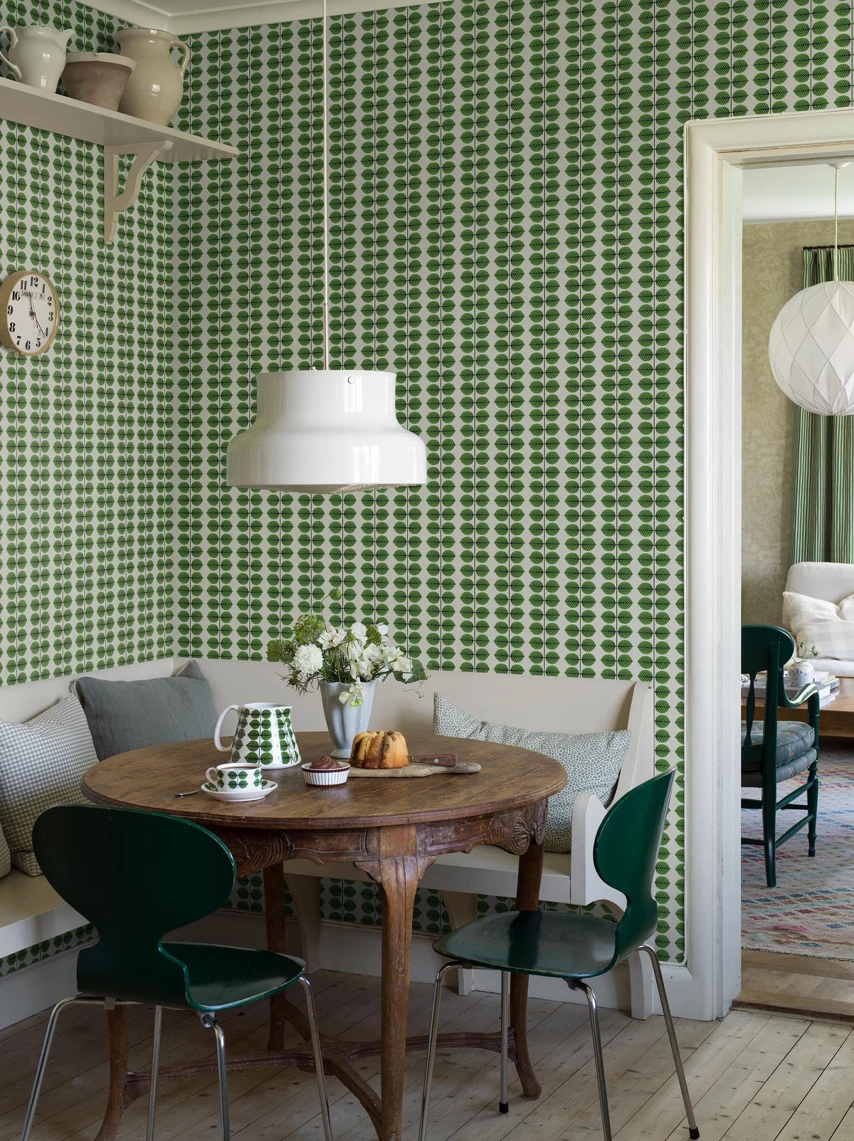 BERSÅ White Wallpaper with Green Leaf Pattern