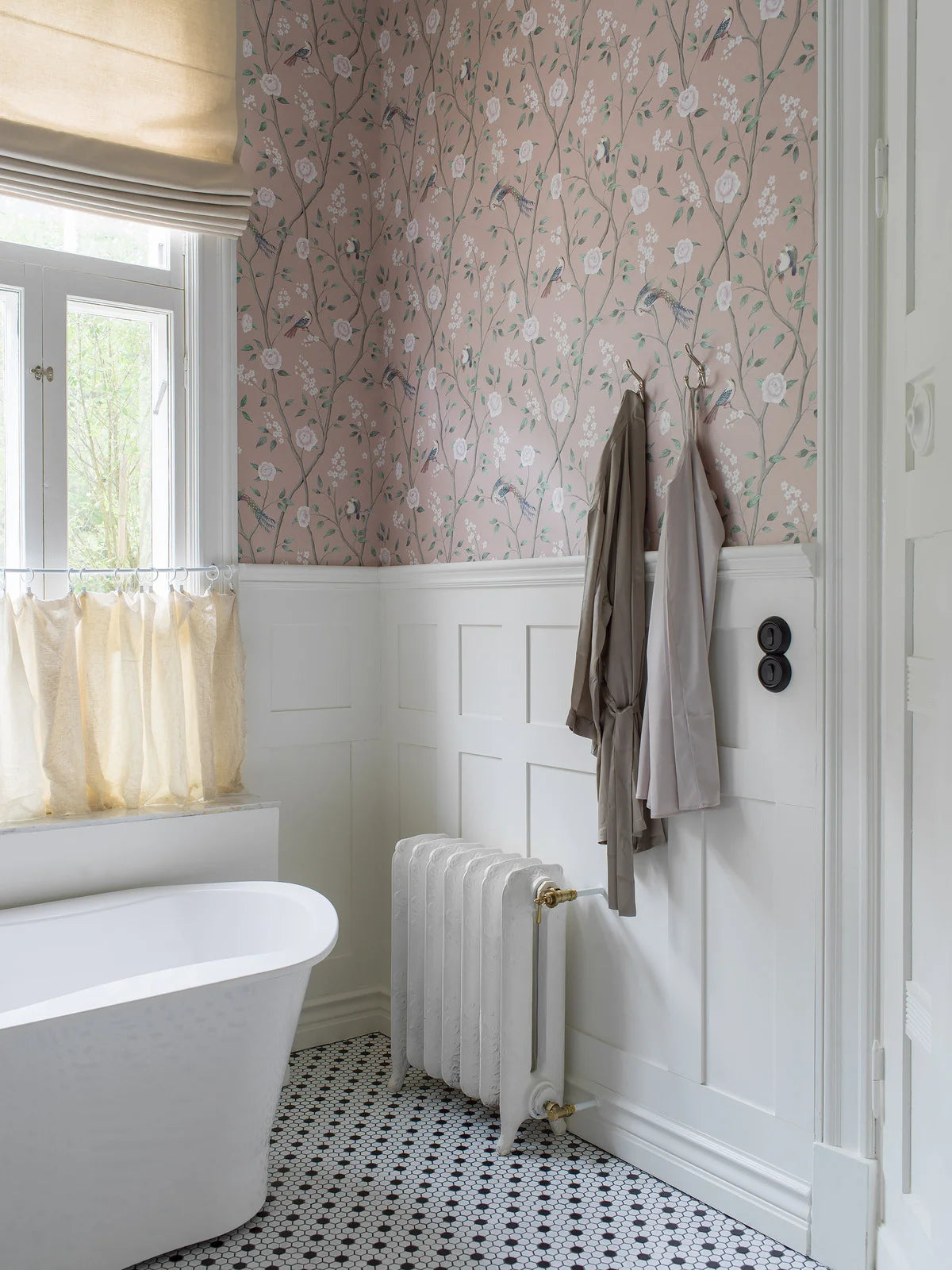 Non-woven paper wallpaper with a botanical pattern PARADISE BIRDS pink with white