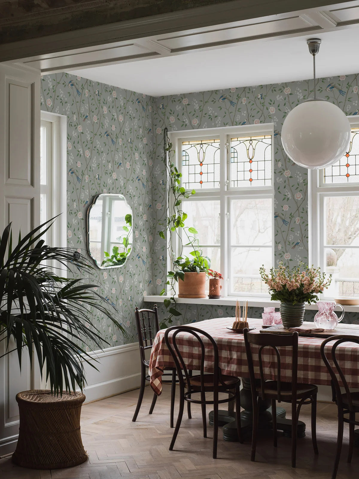 Non-woven paper wallpaper with a botanical pattern PARADISE BIRDS green and white