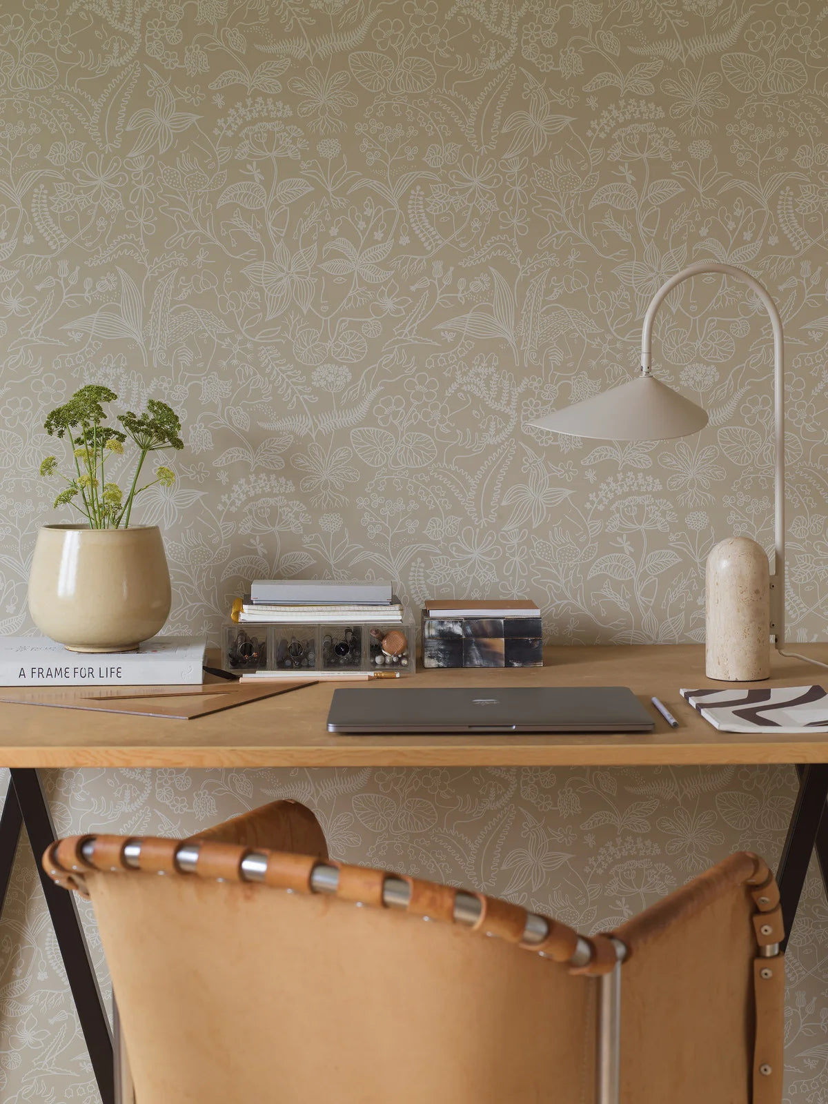 GRAZIA Floral Pattern Wallpaper in Sandy Beige