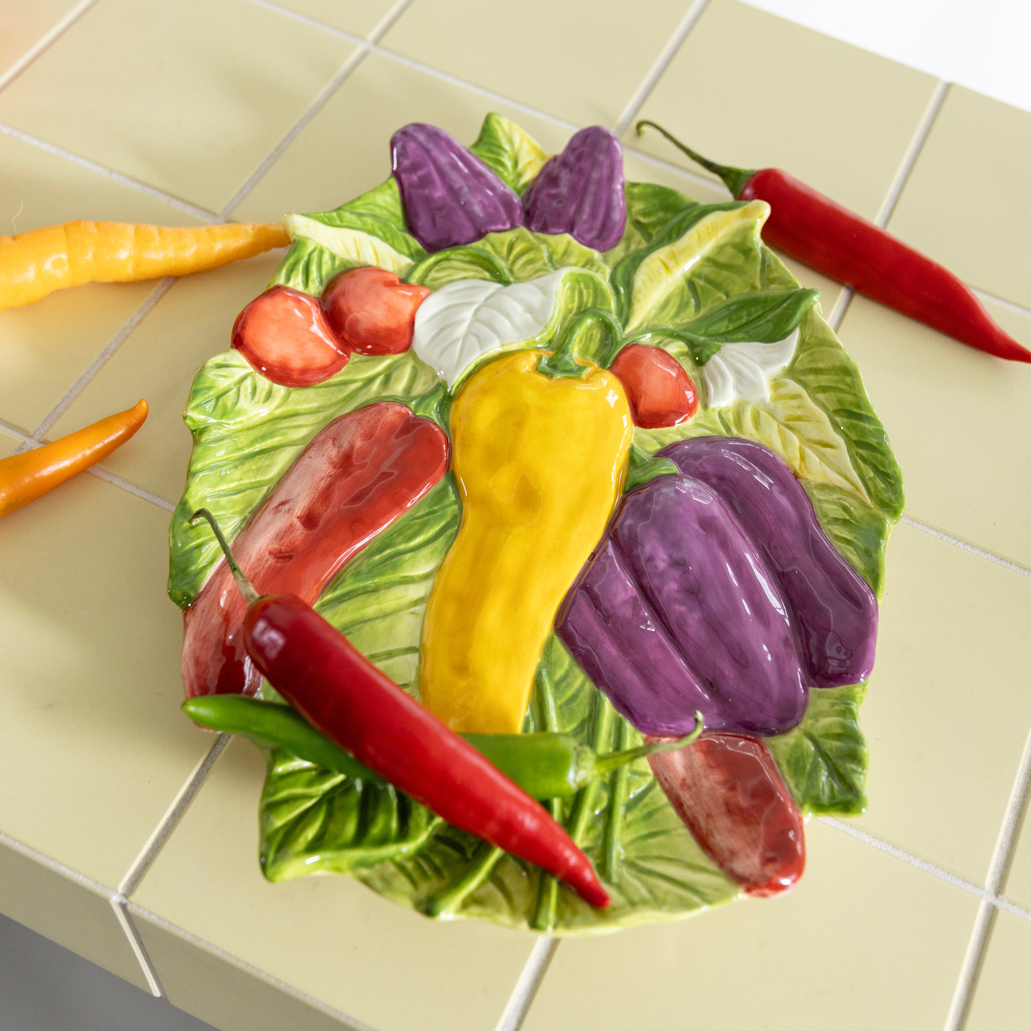 LEGUME PEPPER green platter with yellow and red