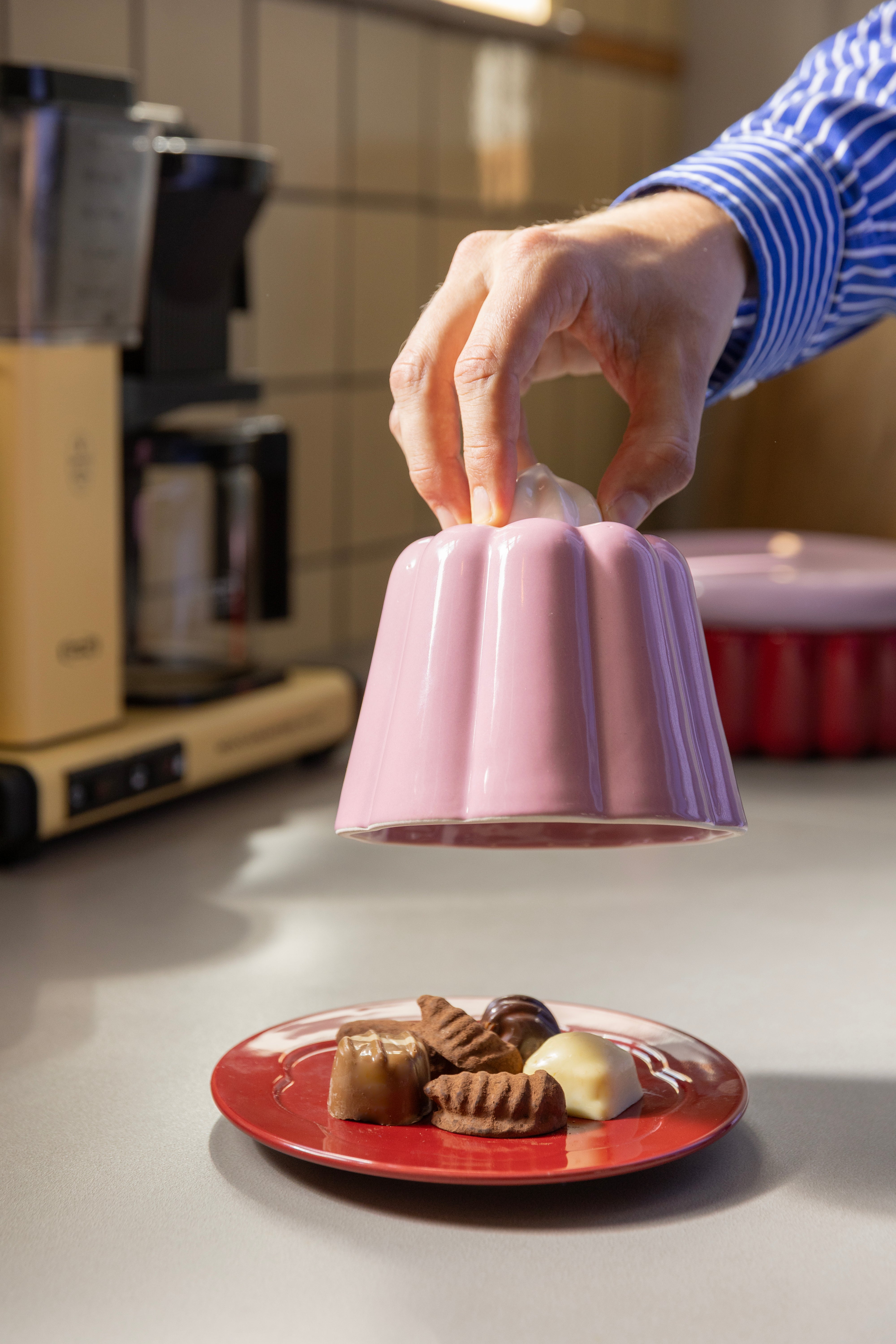 Pink PUDDING plate with lid in red and white