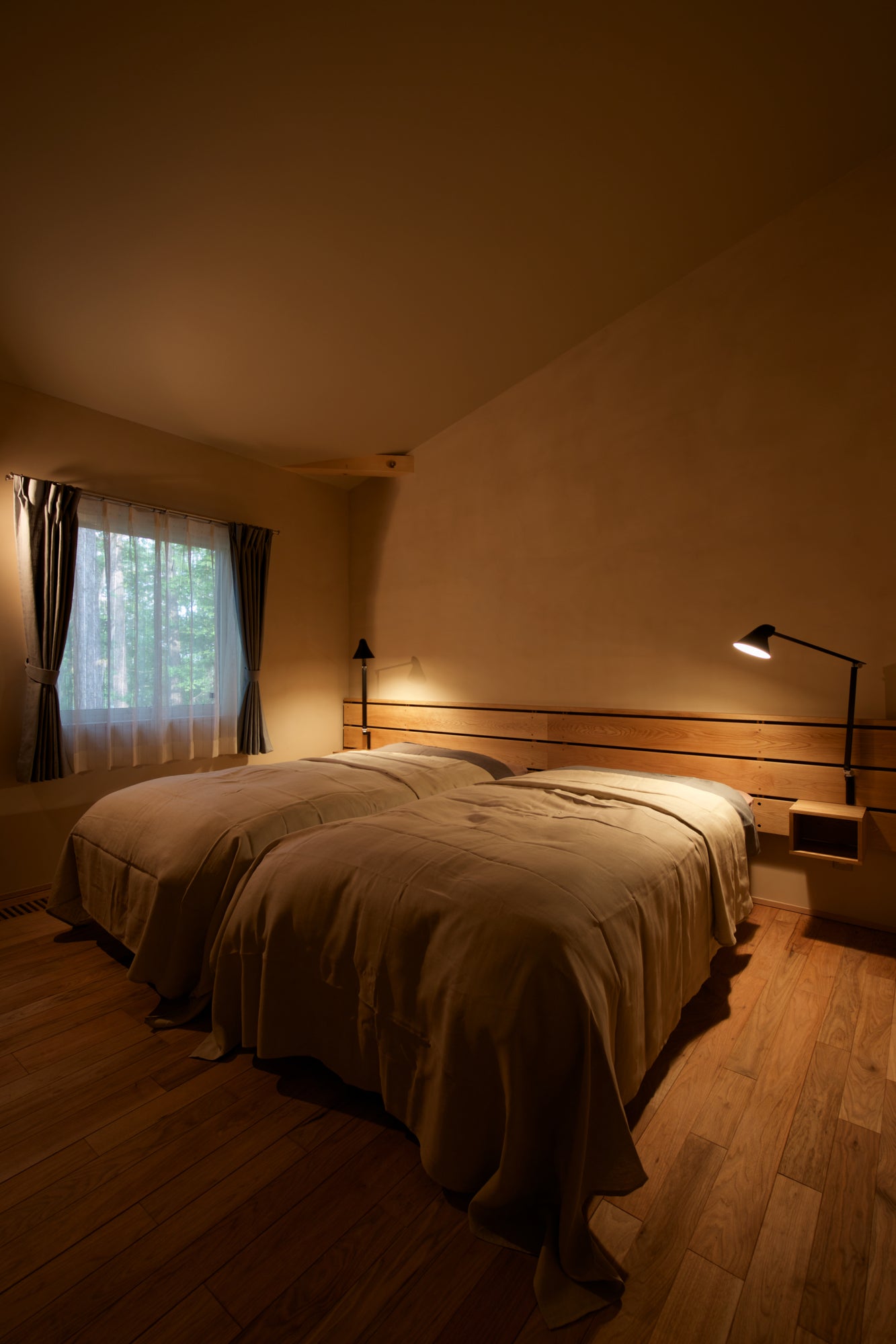 Adjustable wall lamp with arm NJP black