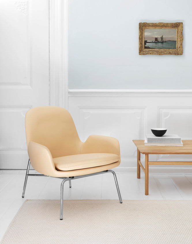 Upholstered armchair era low black base