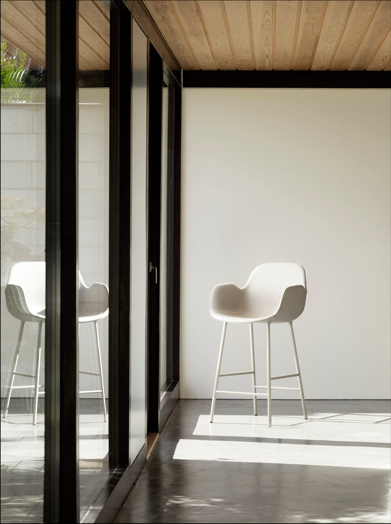 Bar chair upholstered with armrests of forms with a cream base
