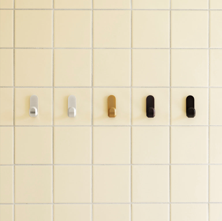 CURVE matte gold hanger set