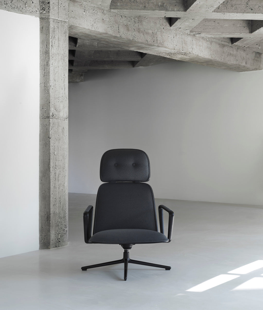 PAD HIGH HIGH BLACK Armchair with a black base