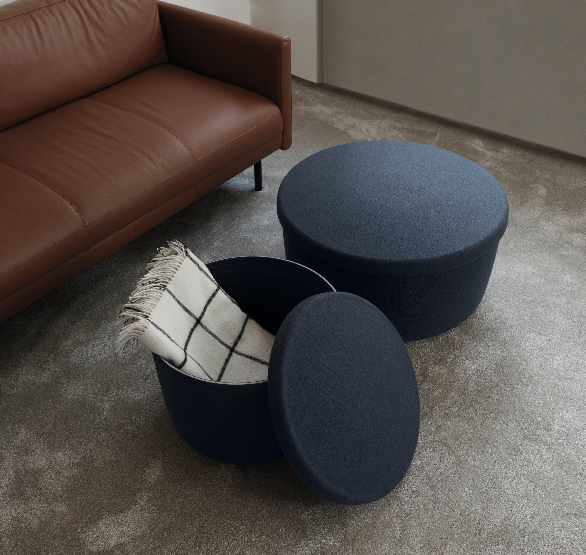 Pouf mit brauner Aufbewahrung ausblenden