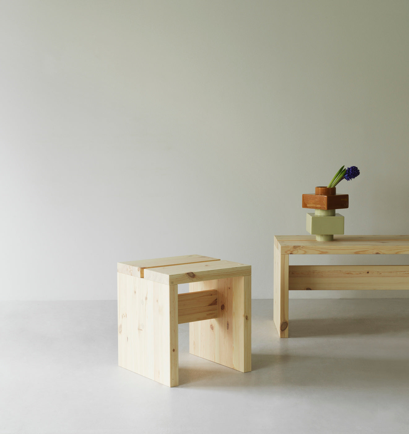 Stretch pine bench