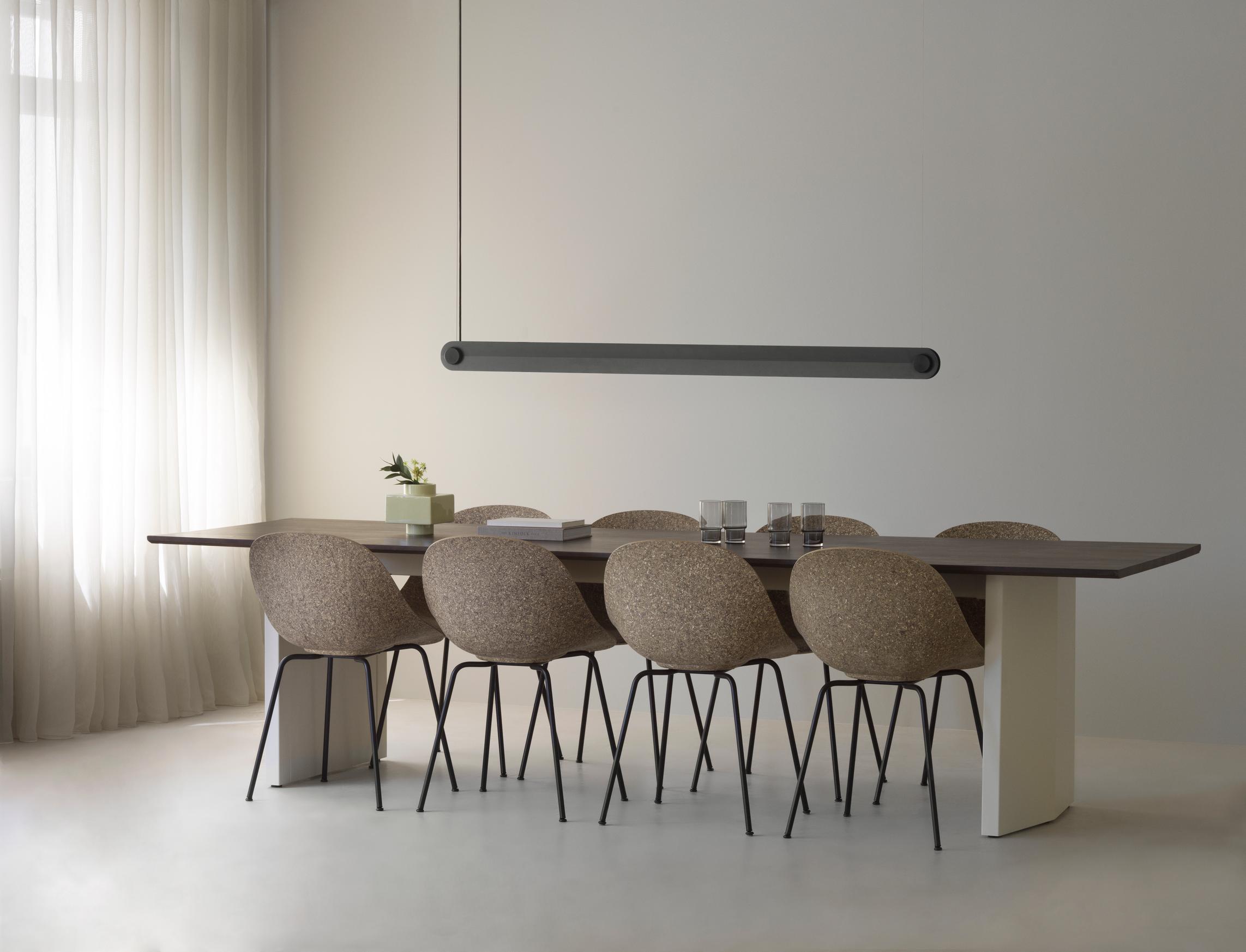Creme -Panel -Tisch