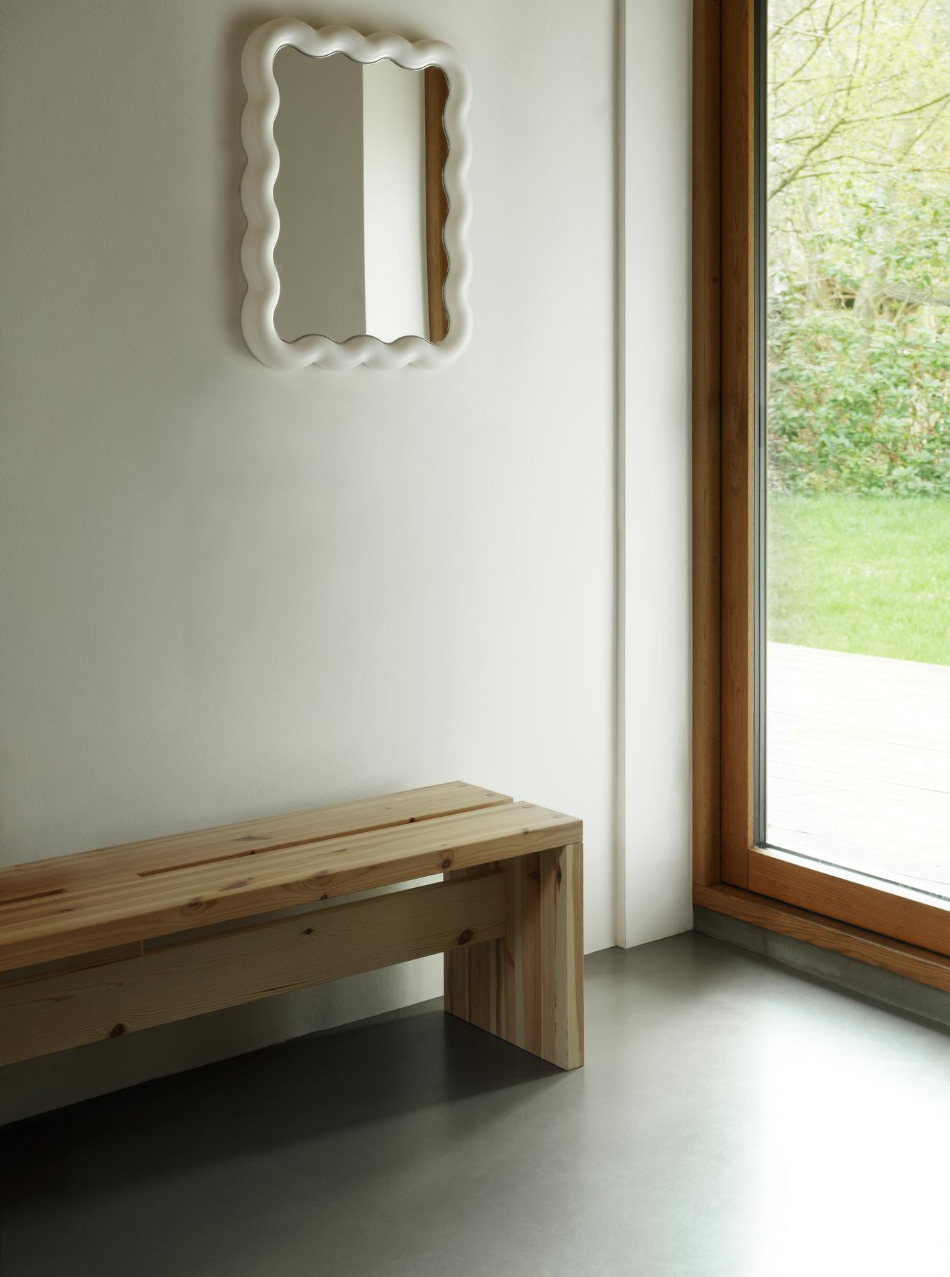 Stretch pine bench