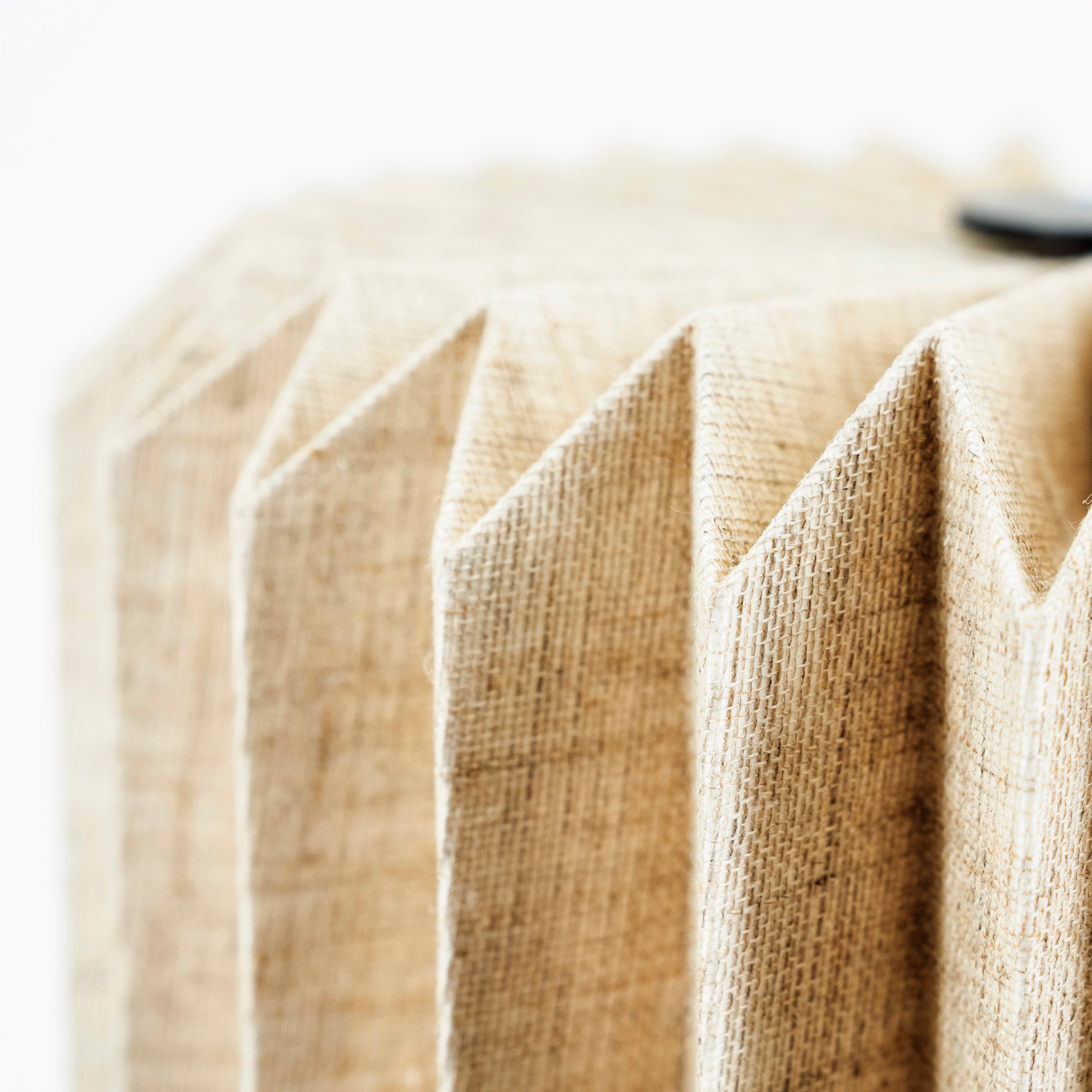Stehlampe ZUKI aus Papier und Leinen mit Holzfuß