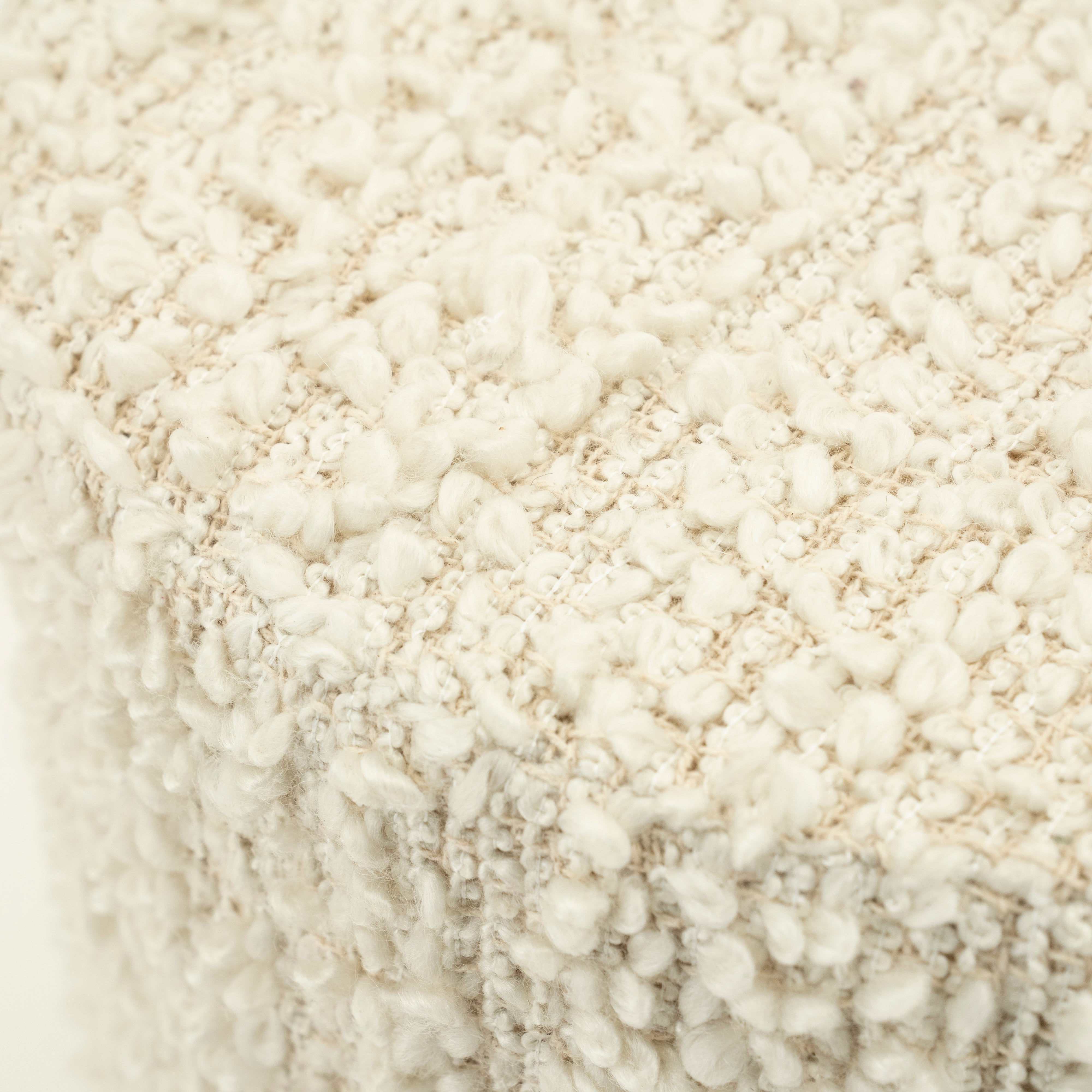 VISTA Cream Pouf