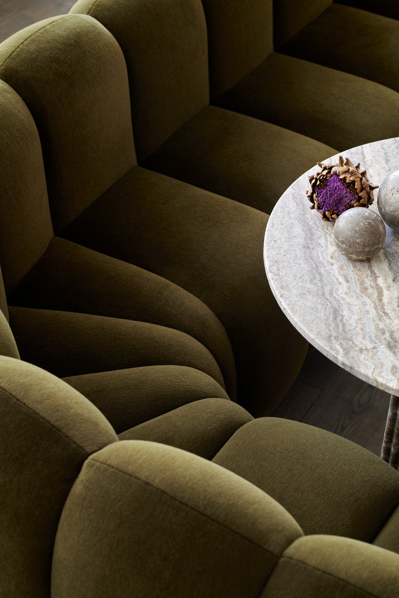 SOHO round table gray travertine