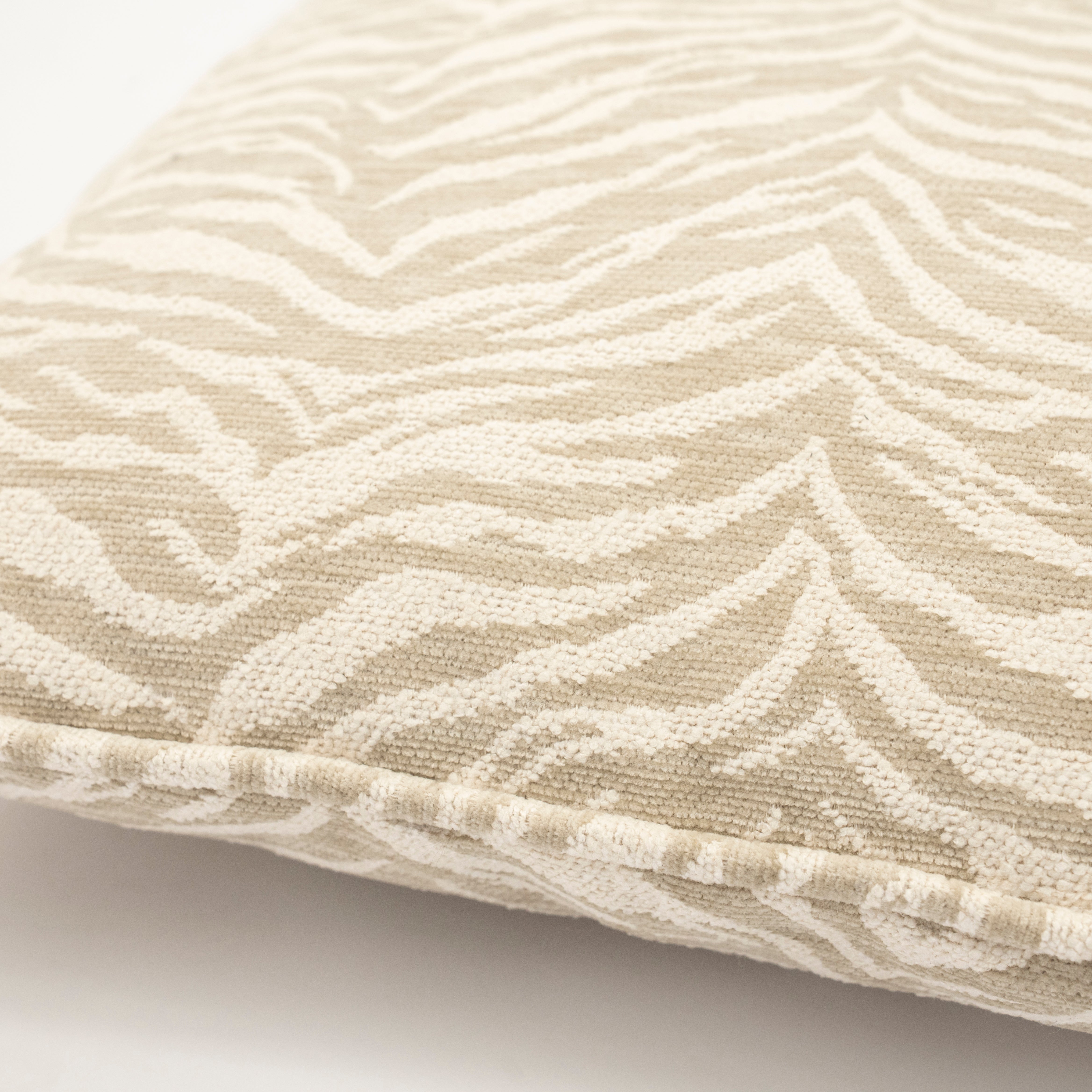 TIGRA cushion beige