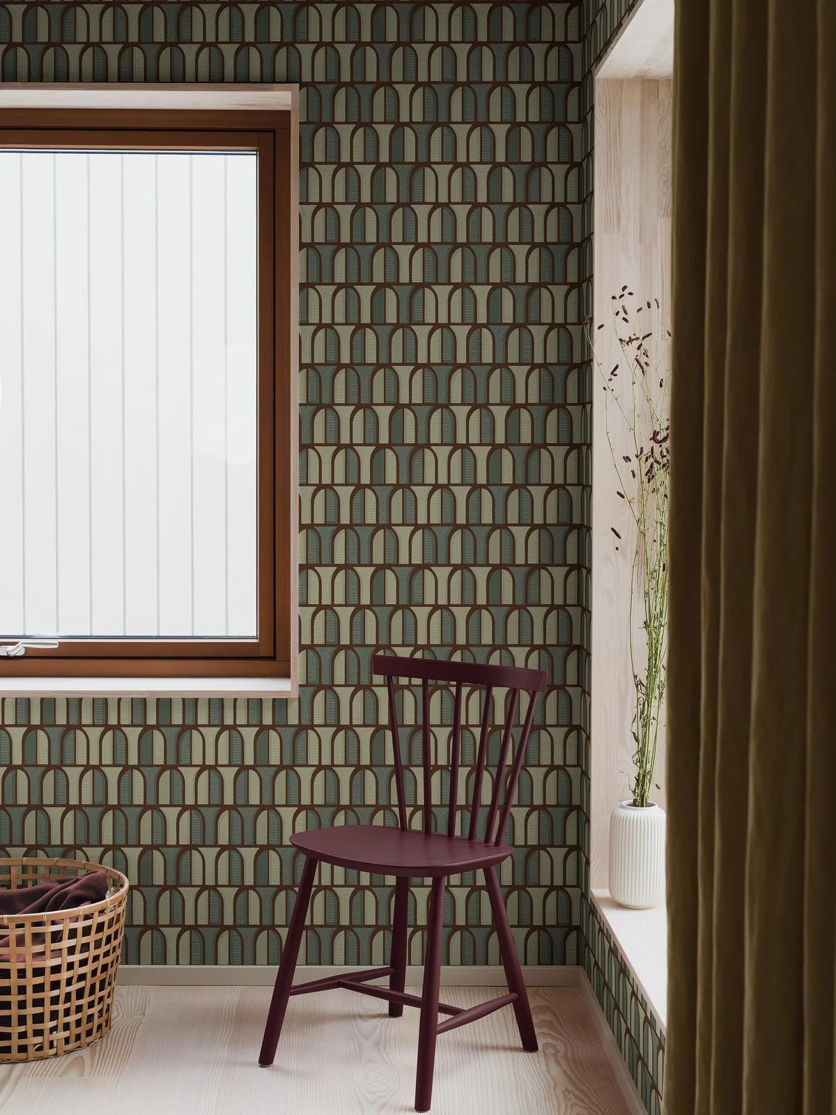 Non-woven paper wallpaper with a geometric pattern VENICE green with beige