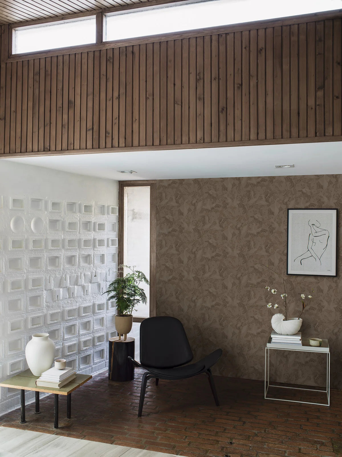 DANCING CRANE Brown Animal Motif Wallpaper