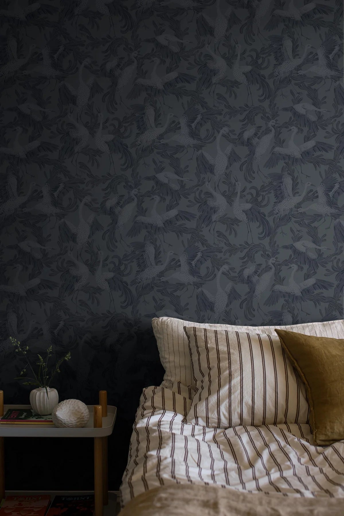 DANCING CRANE Blue Animal Motif Bird Wallpaper