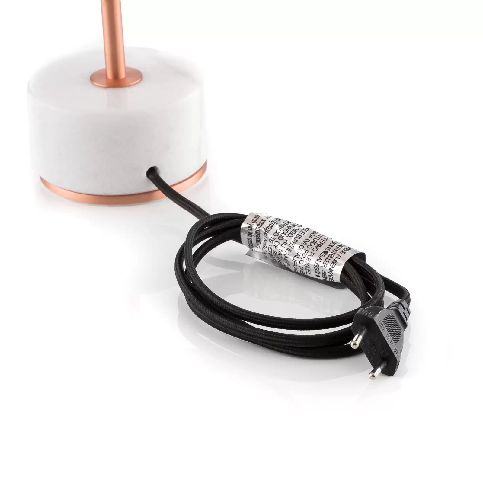 Chanpen -Diamant Beige Tischlampe mit einer Kupferbasis